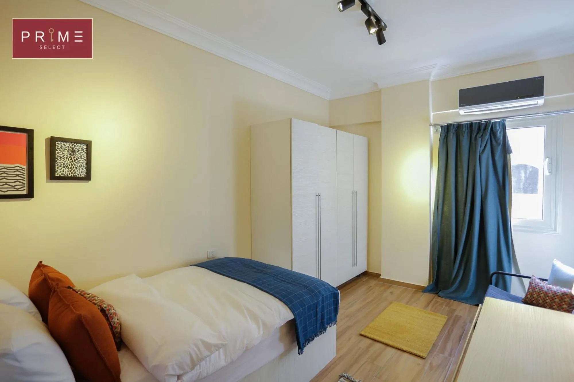 Bed in Prime Select Point 90 Mall