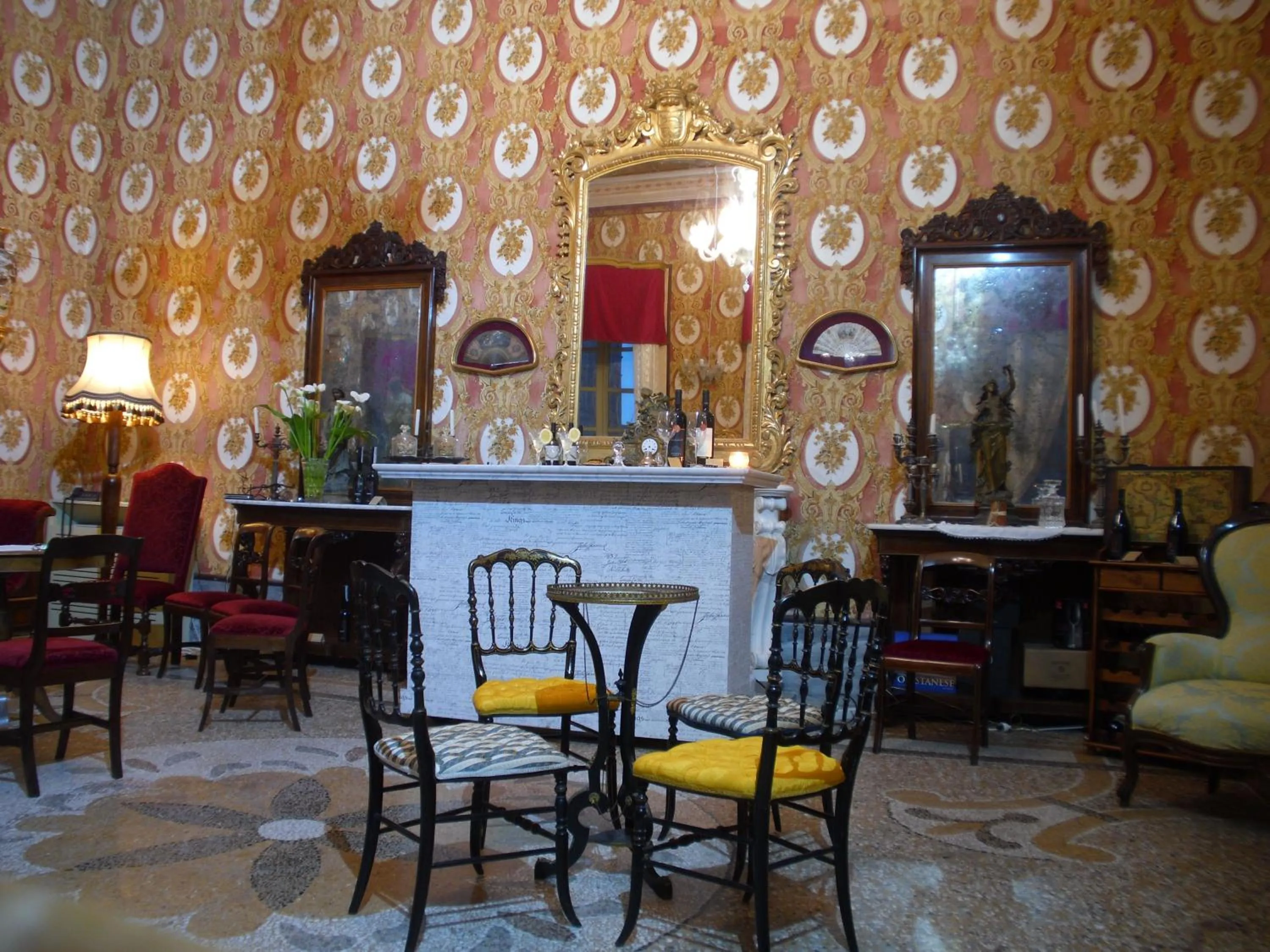 On-site shops in Residenza d'Epoca Regina d'Arborea