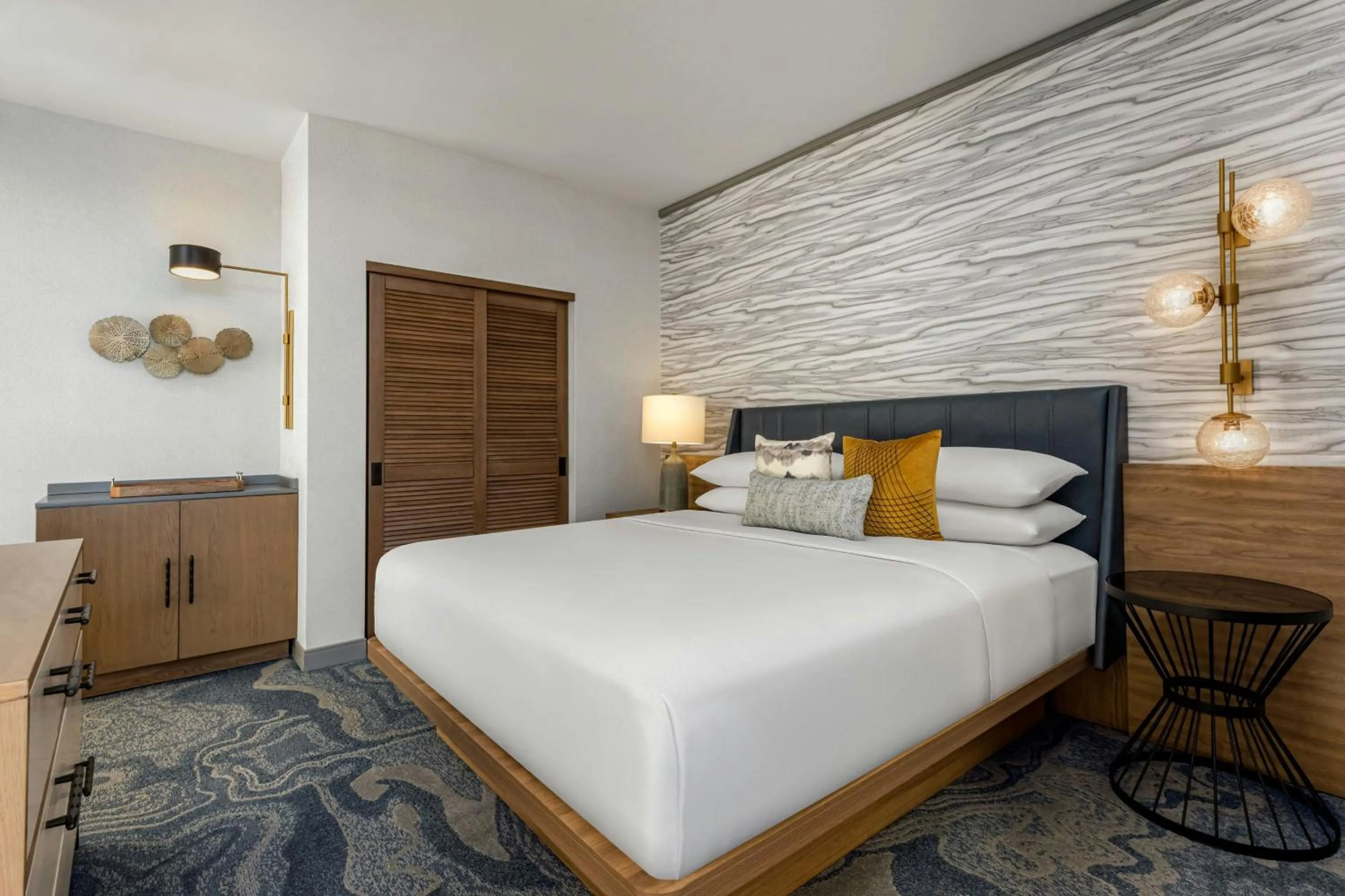 Photo of the whole room, Bed in Sheraton San Diego Resort