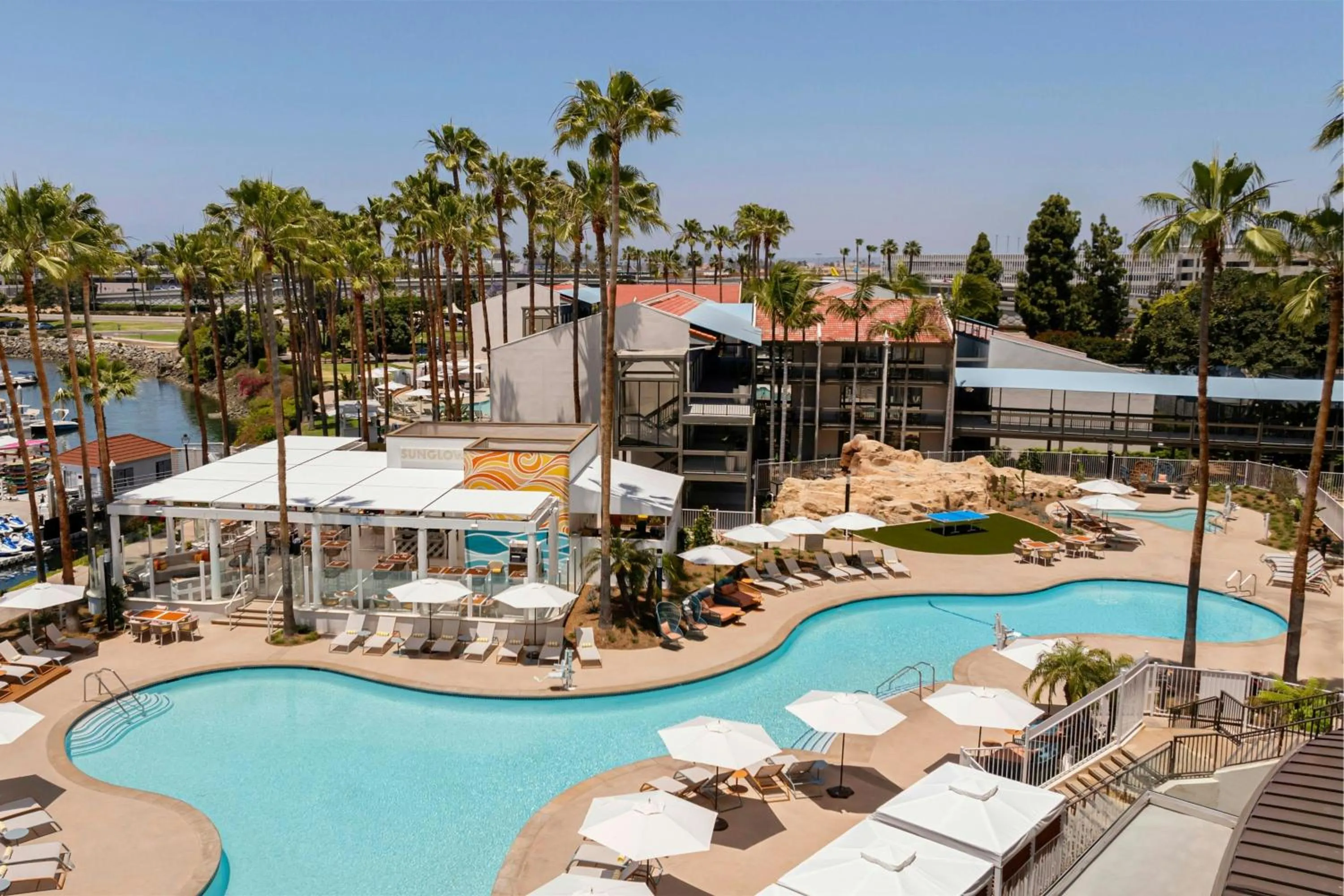 Swimming pool in Sheraton San Diego Resort
