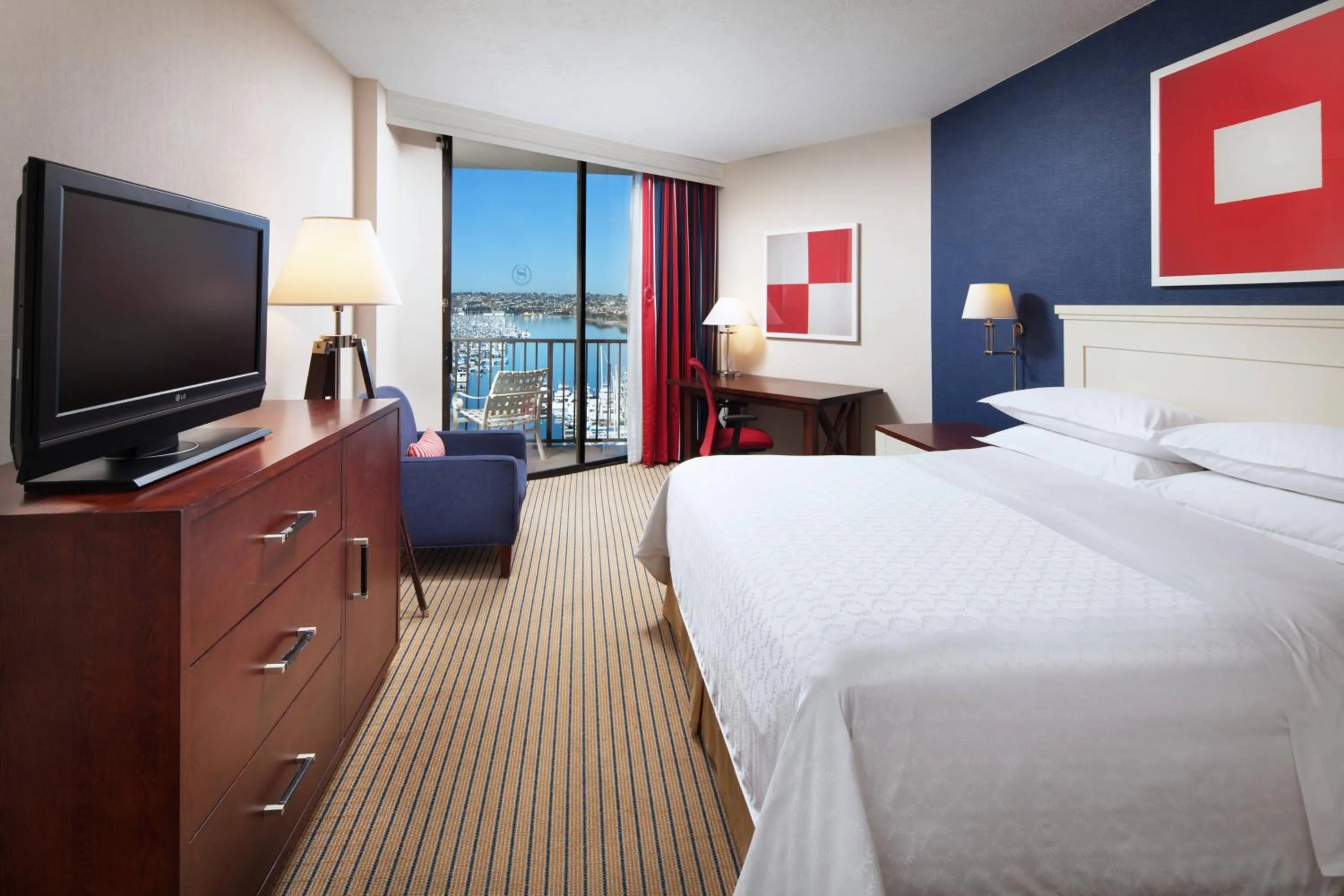 Photo of the whole room, Bed in Sheraton San Diego Resort