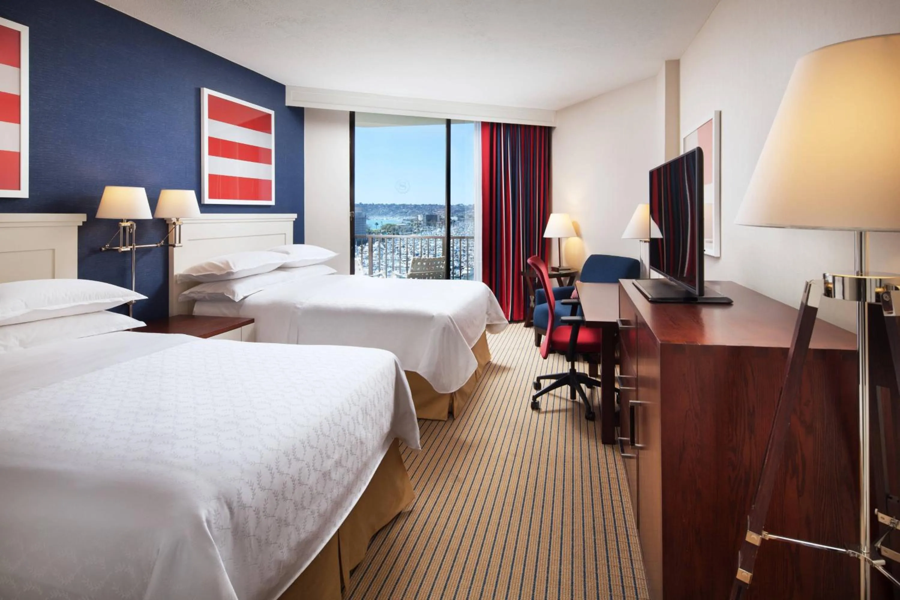 Photo of the whole room, Bed in Sheraton San Diego Resort