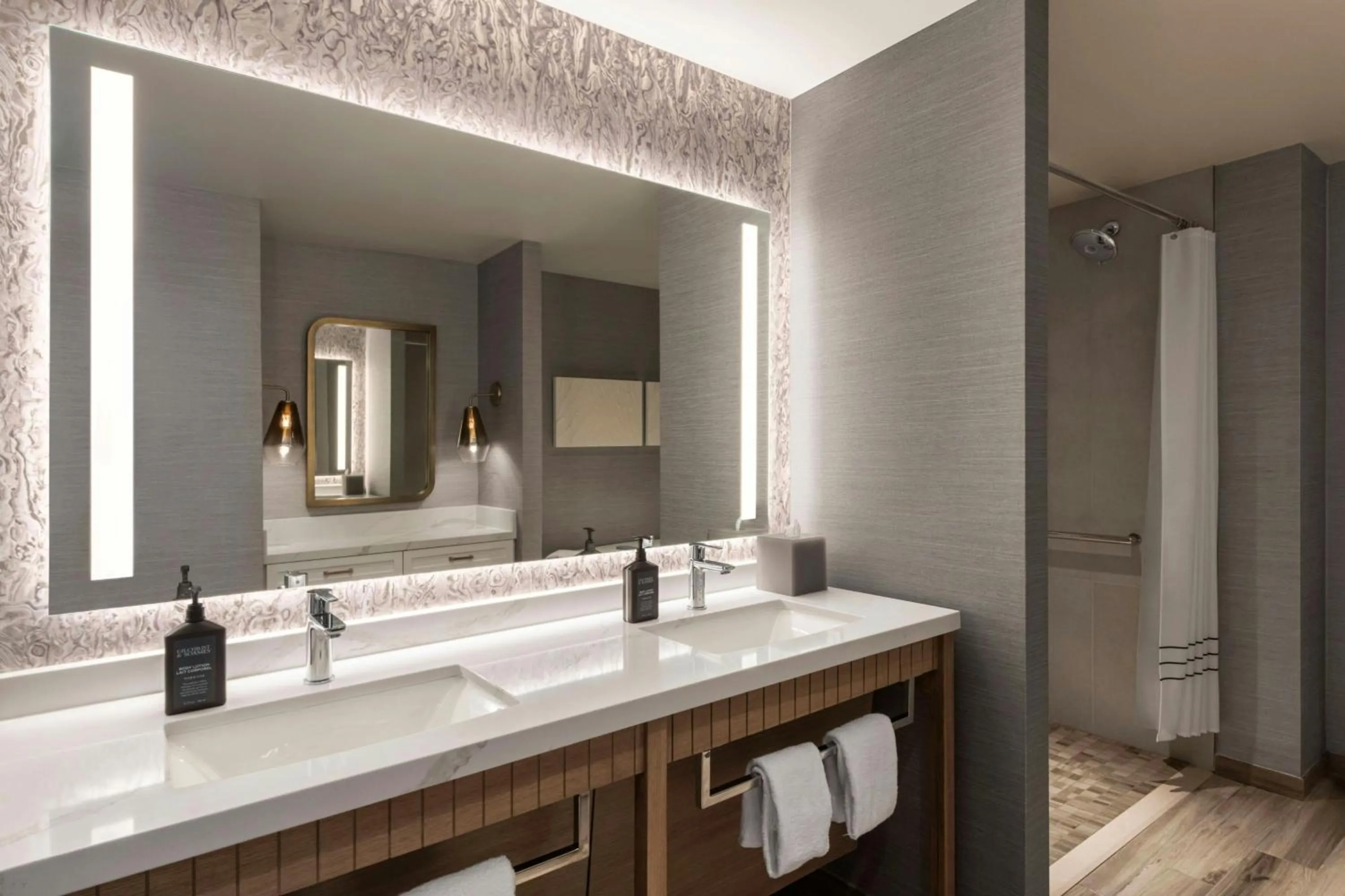 Photo of the whole room in Sheraton San Diego Resort