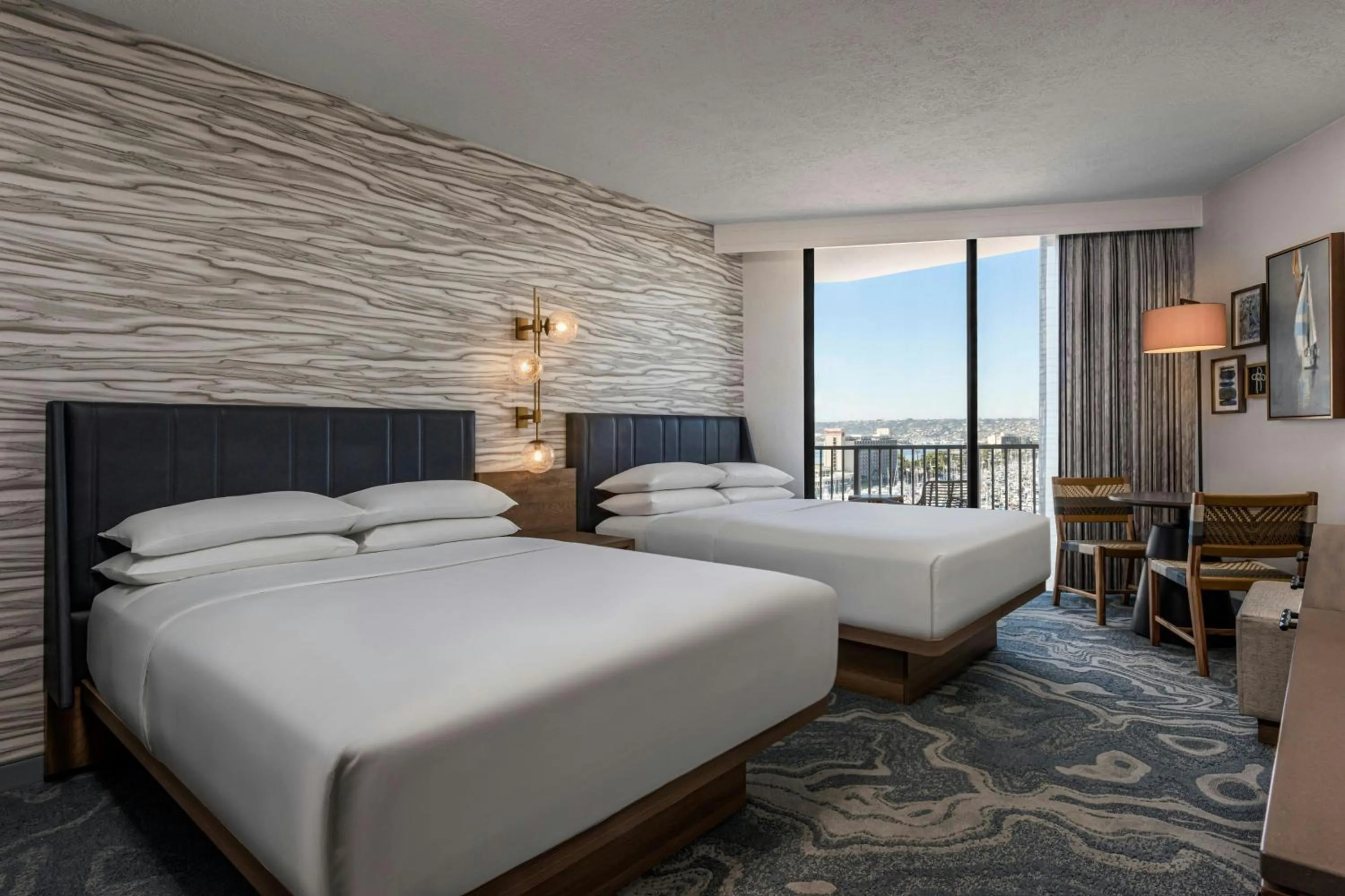 Photo of the whole room, Bed in Sheraton San Diego Resort