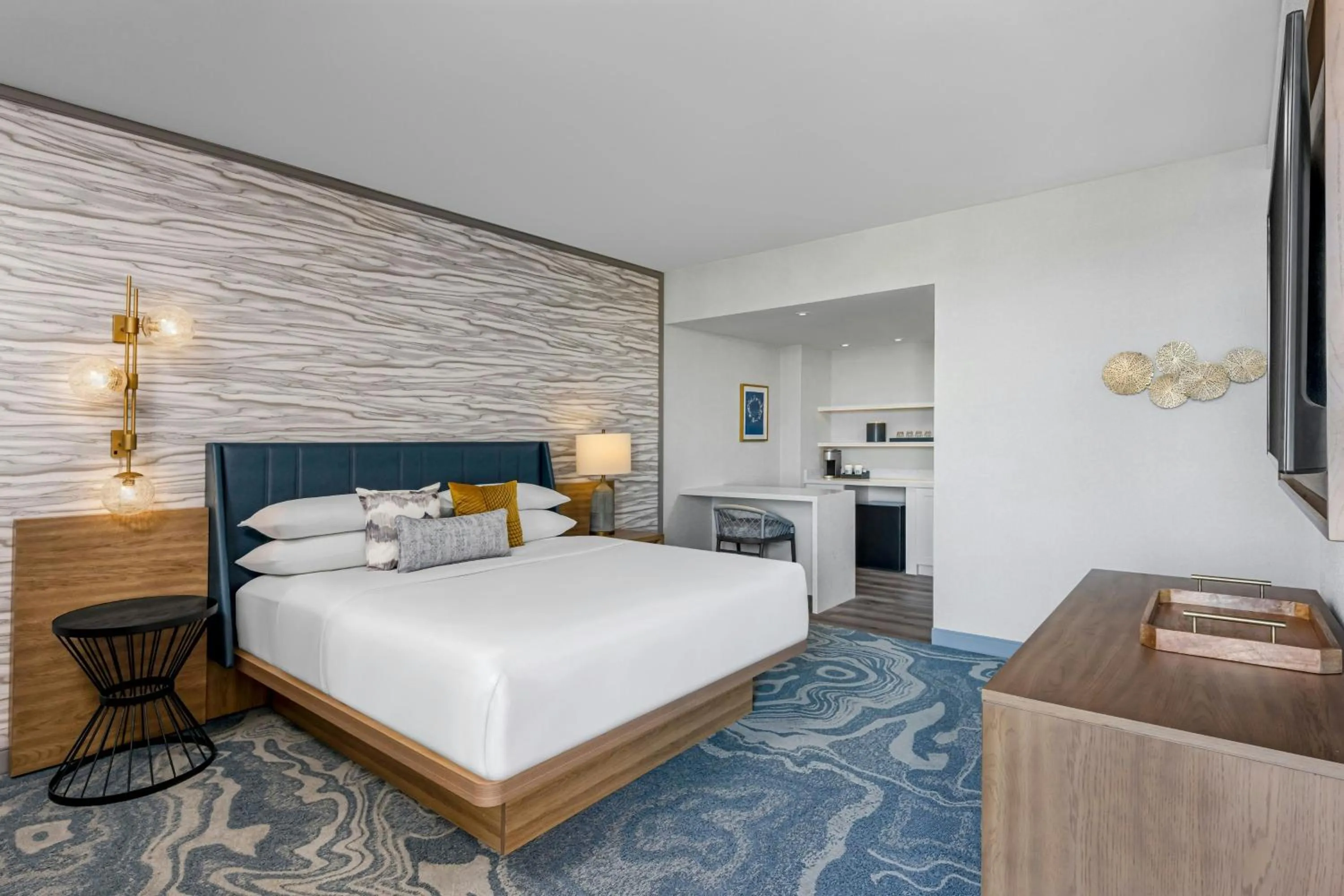 Photo of the whole room, Bed in Sheraton San Diego Resort