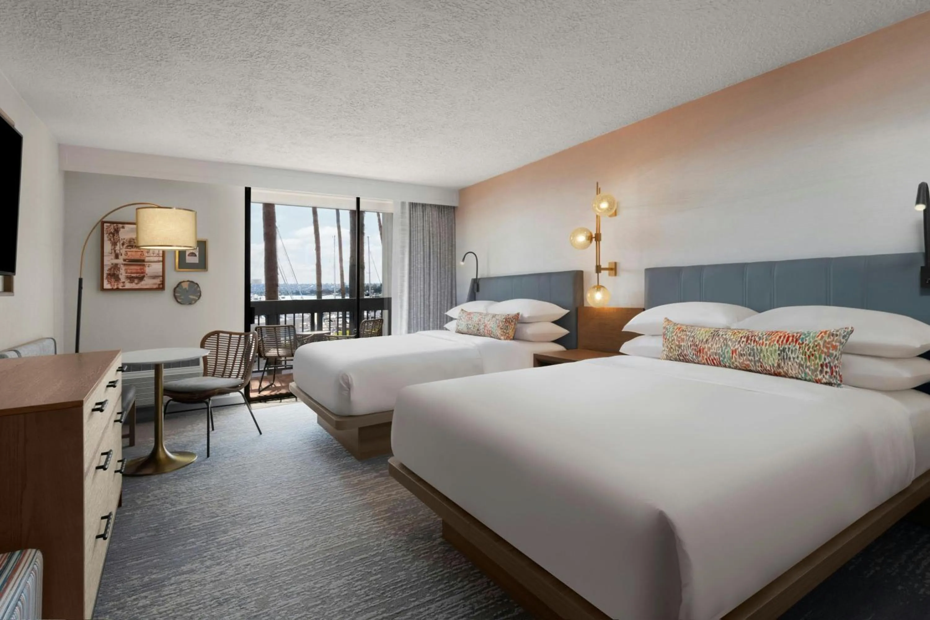 Photo of the whole room, Bed in Sheraton San Diego Resort