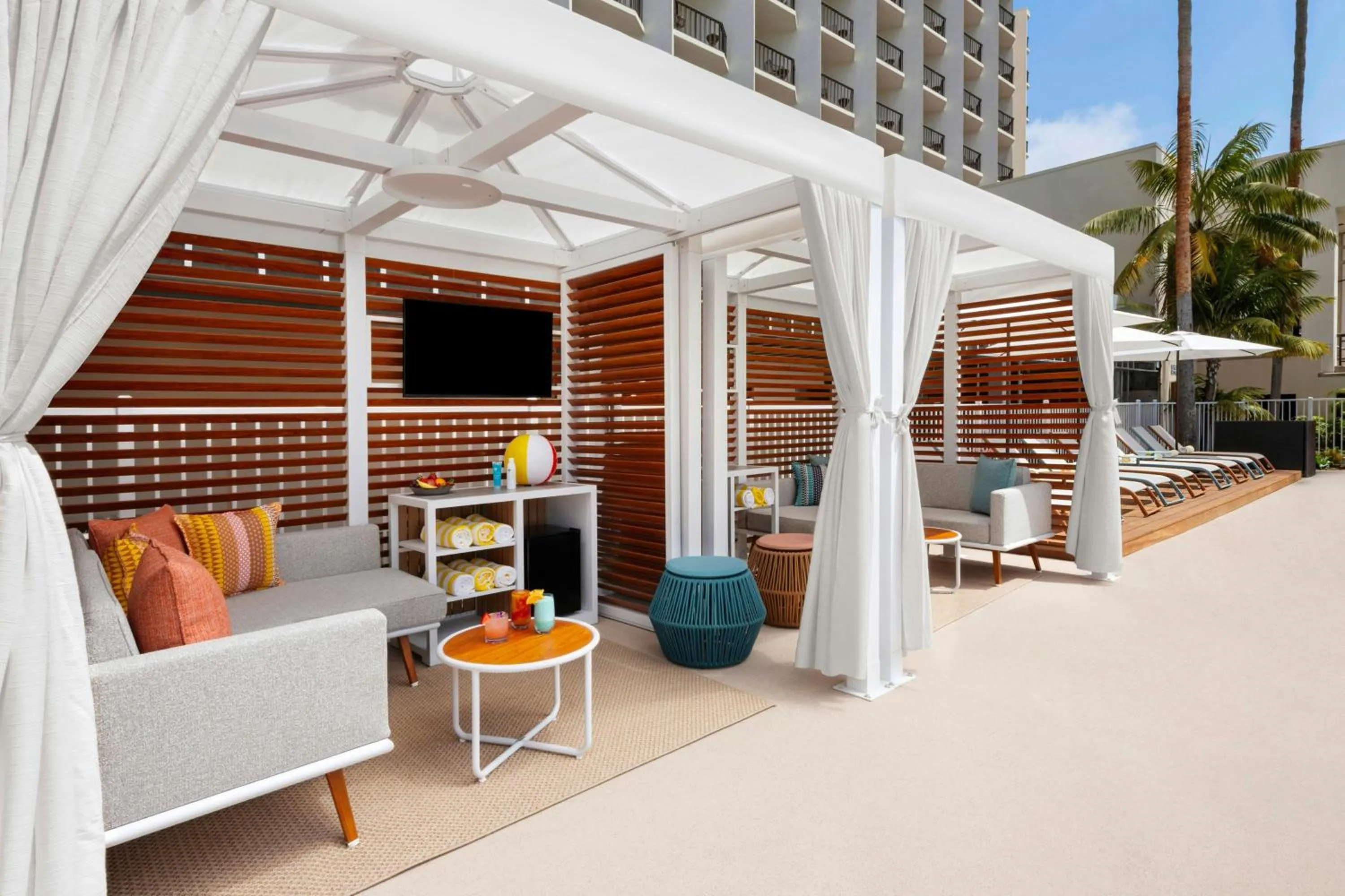 Swimming pool in Sheraton San Diego Resort