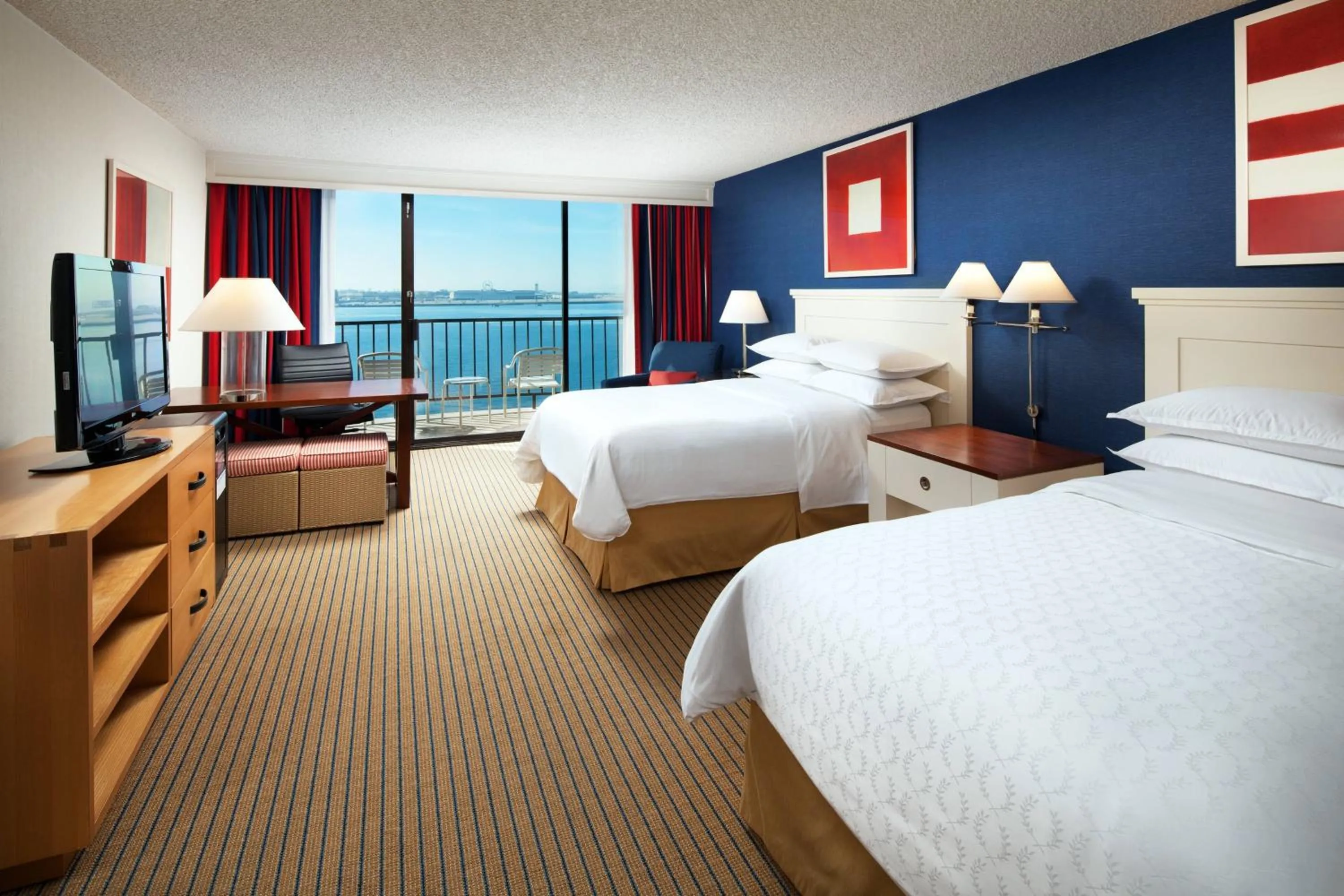 Photo of the whole room, Bed in Sheraton San Diego Resort