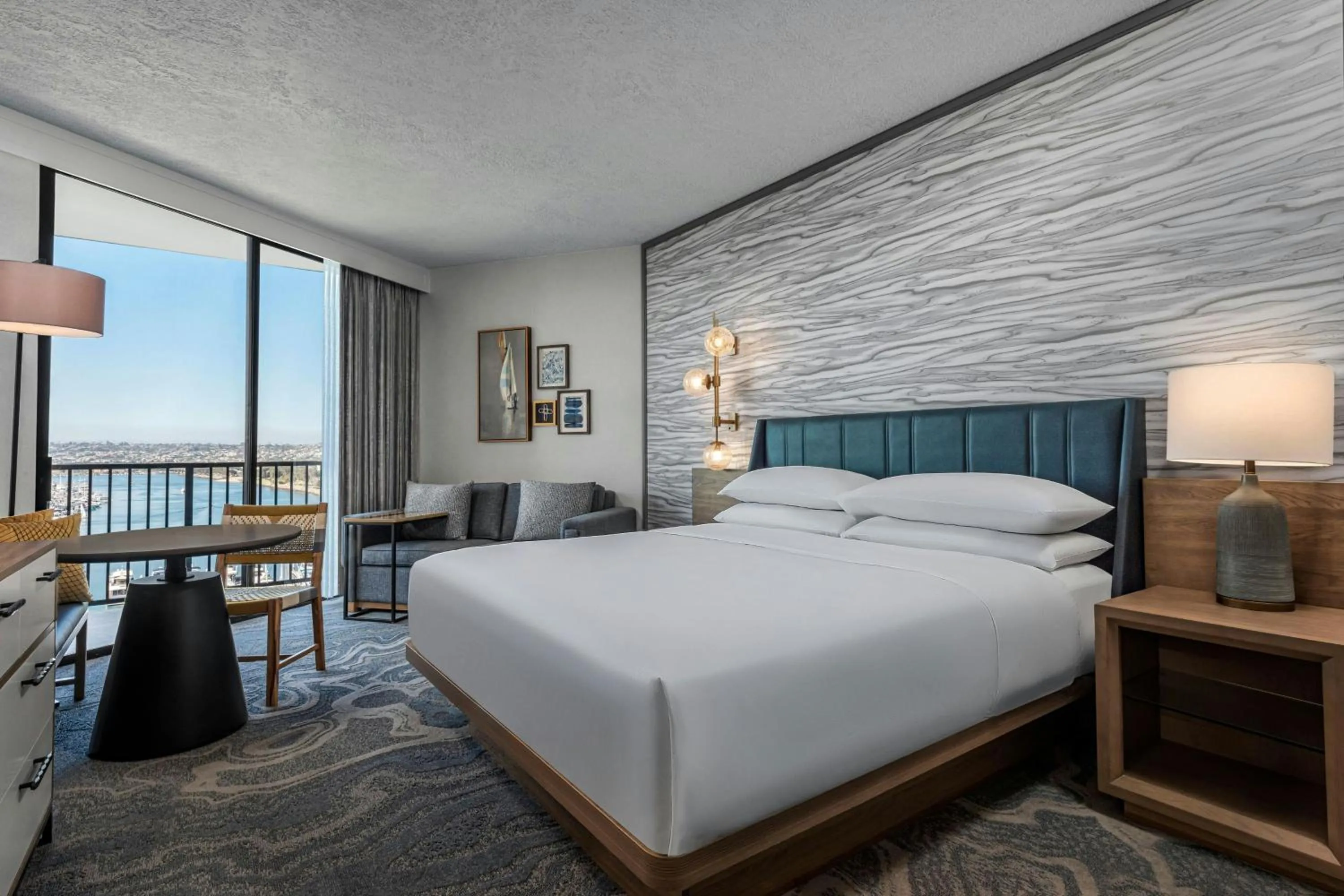 Photo of the whole room, Bed in Sheraton San Diego Resort