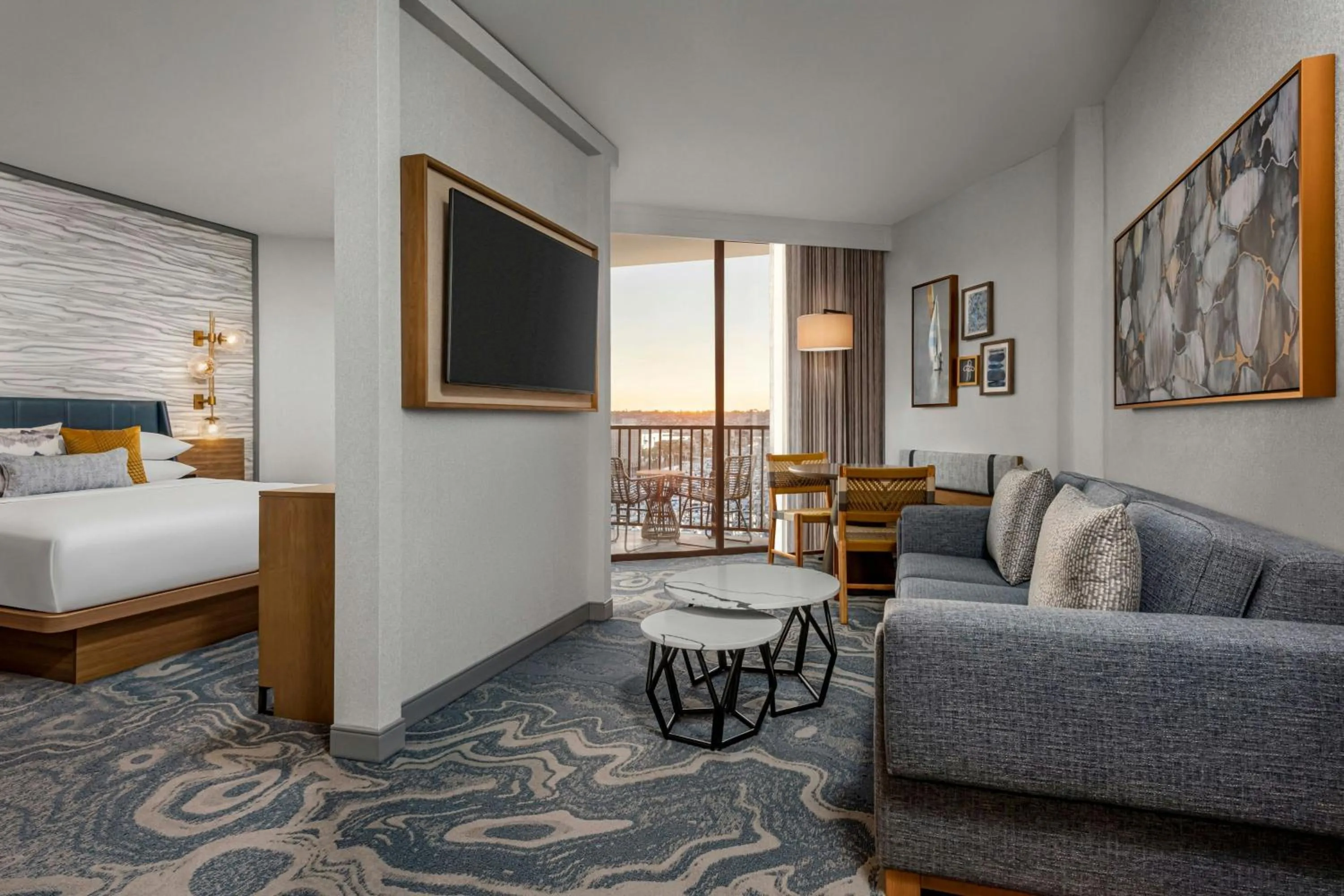 Photo of the whole room, Bed in Sheraton San Diego Resort