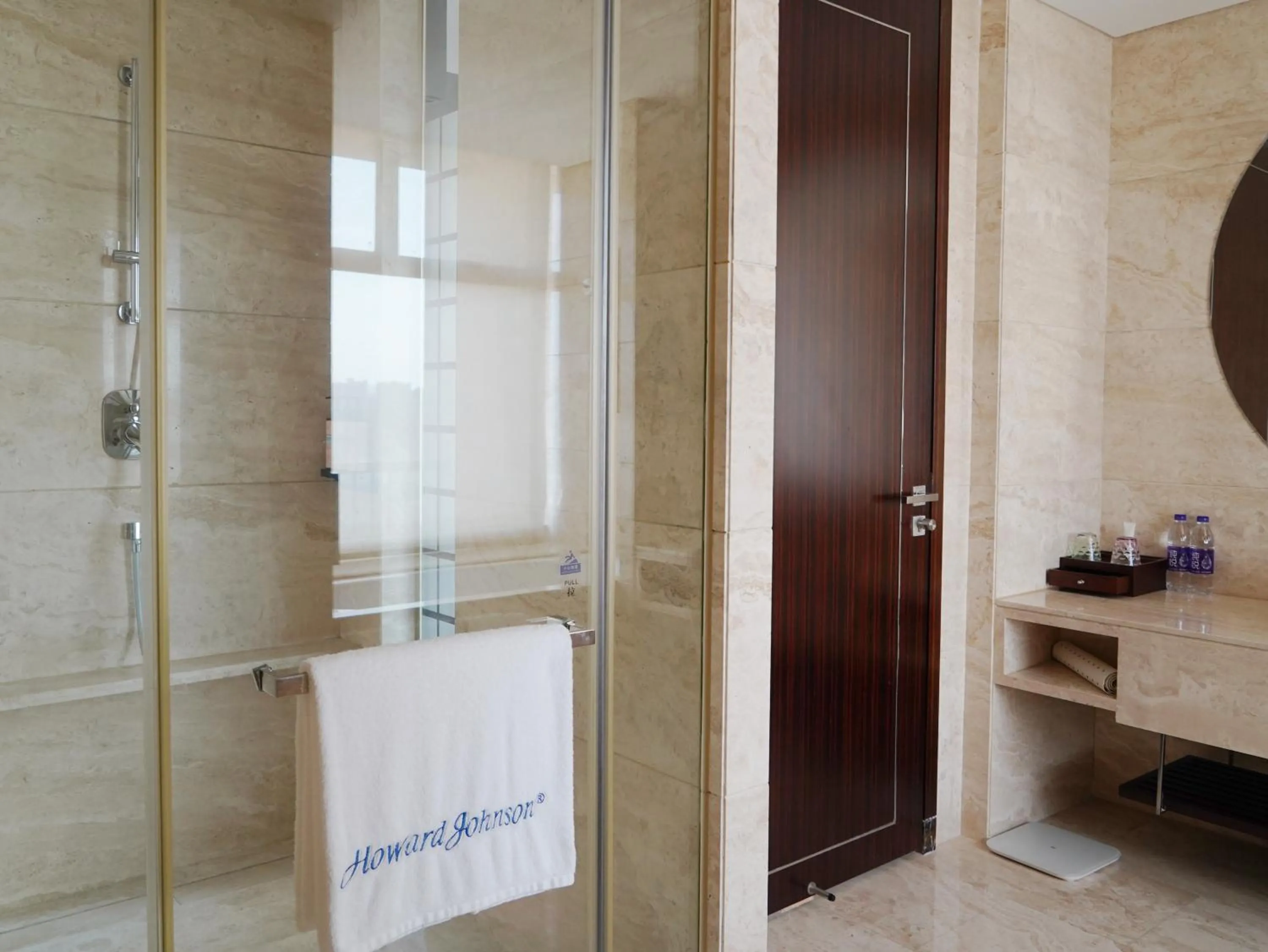 Bathroom in Howard Johnson Changsheng Plaza Meizhou