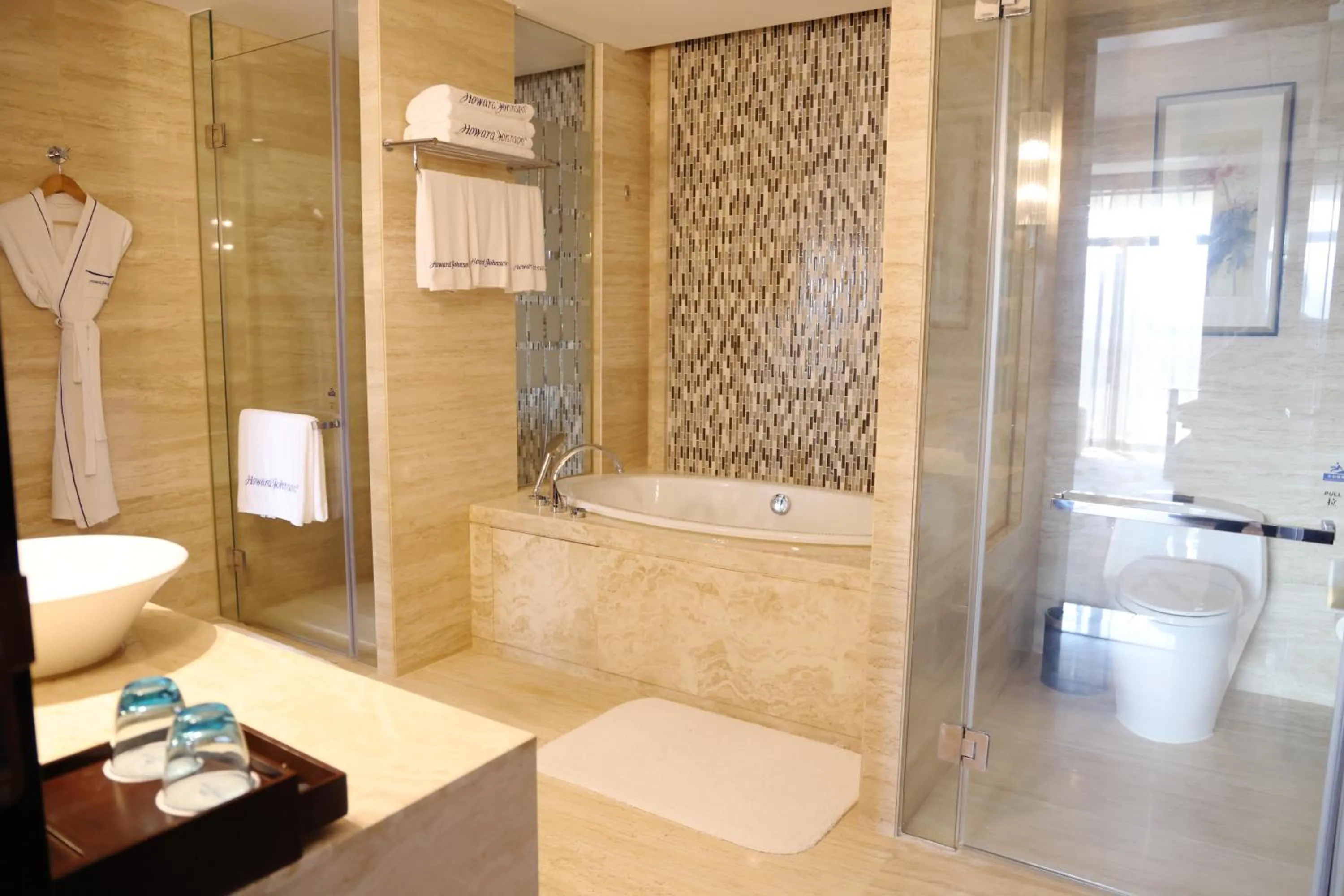 Toilet in Howard Johnson Changsheng Plaza Meizhou