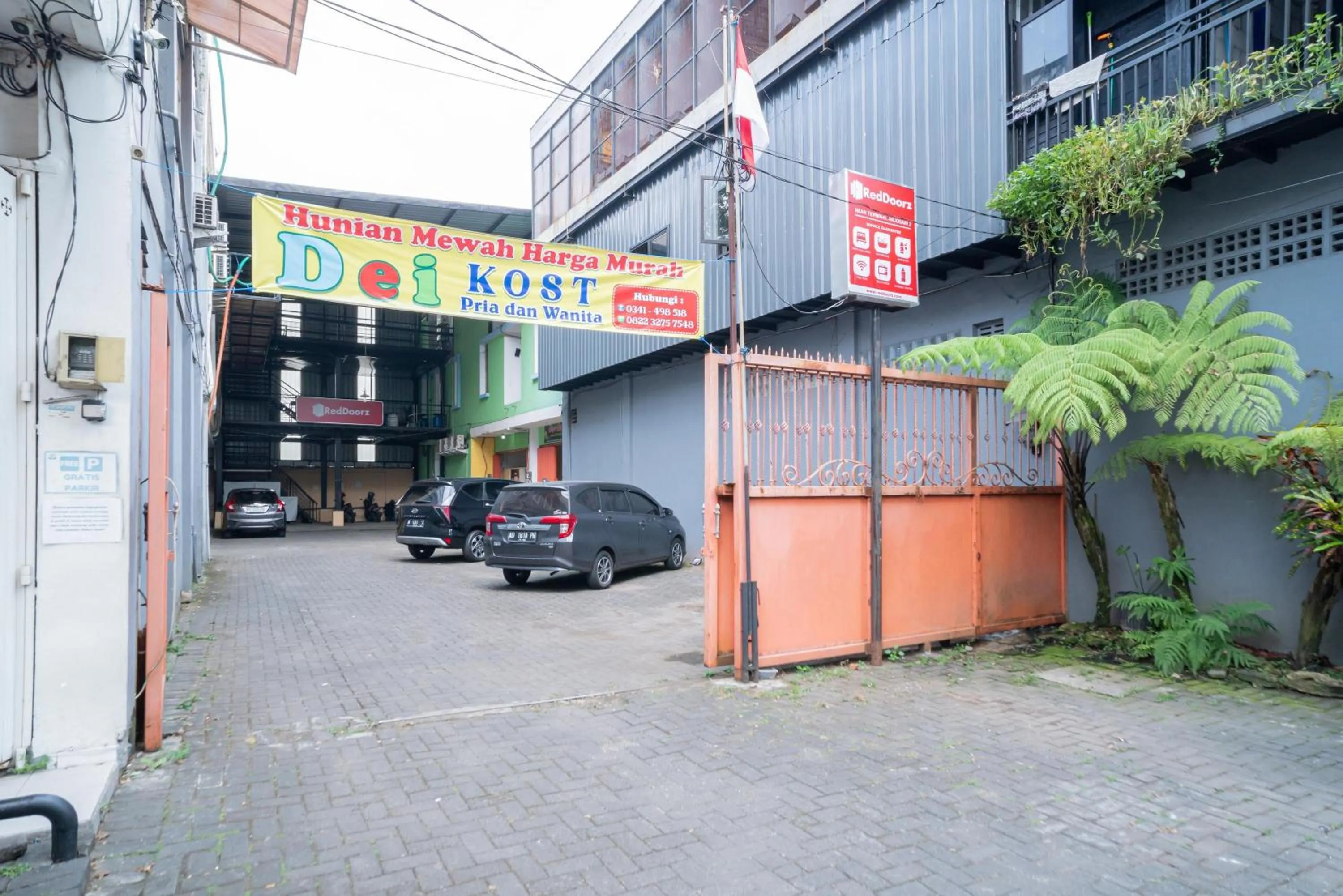 Property building in RedDoorz near Flyover Arjosari Malang
