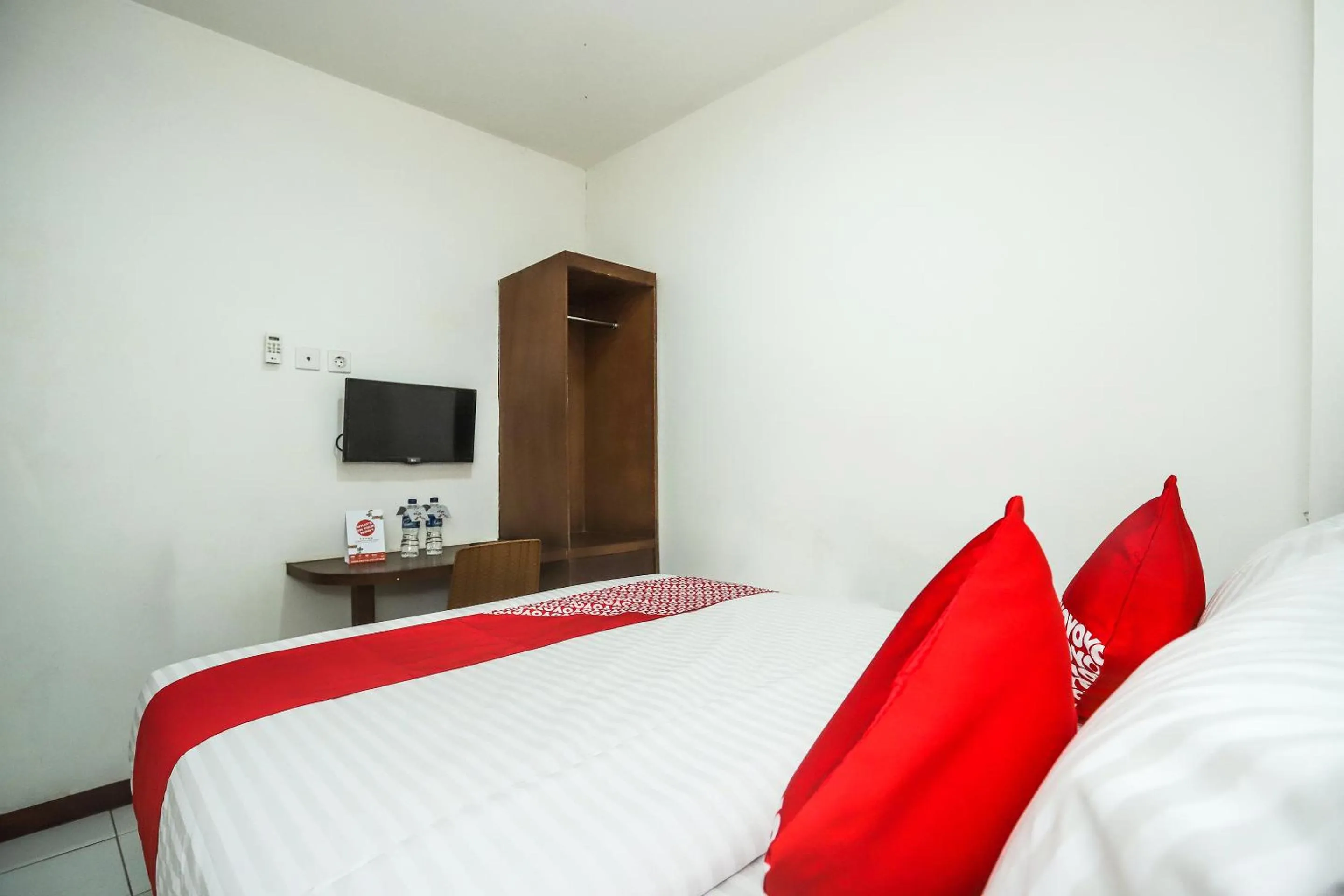 Bedroom, Bed in OYO 1582 Bungo Guest House