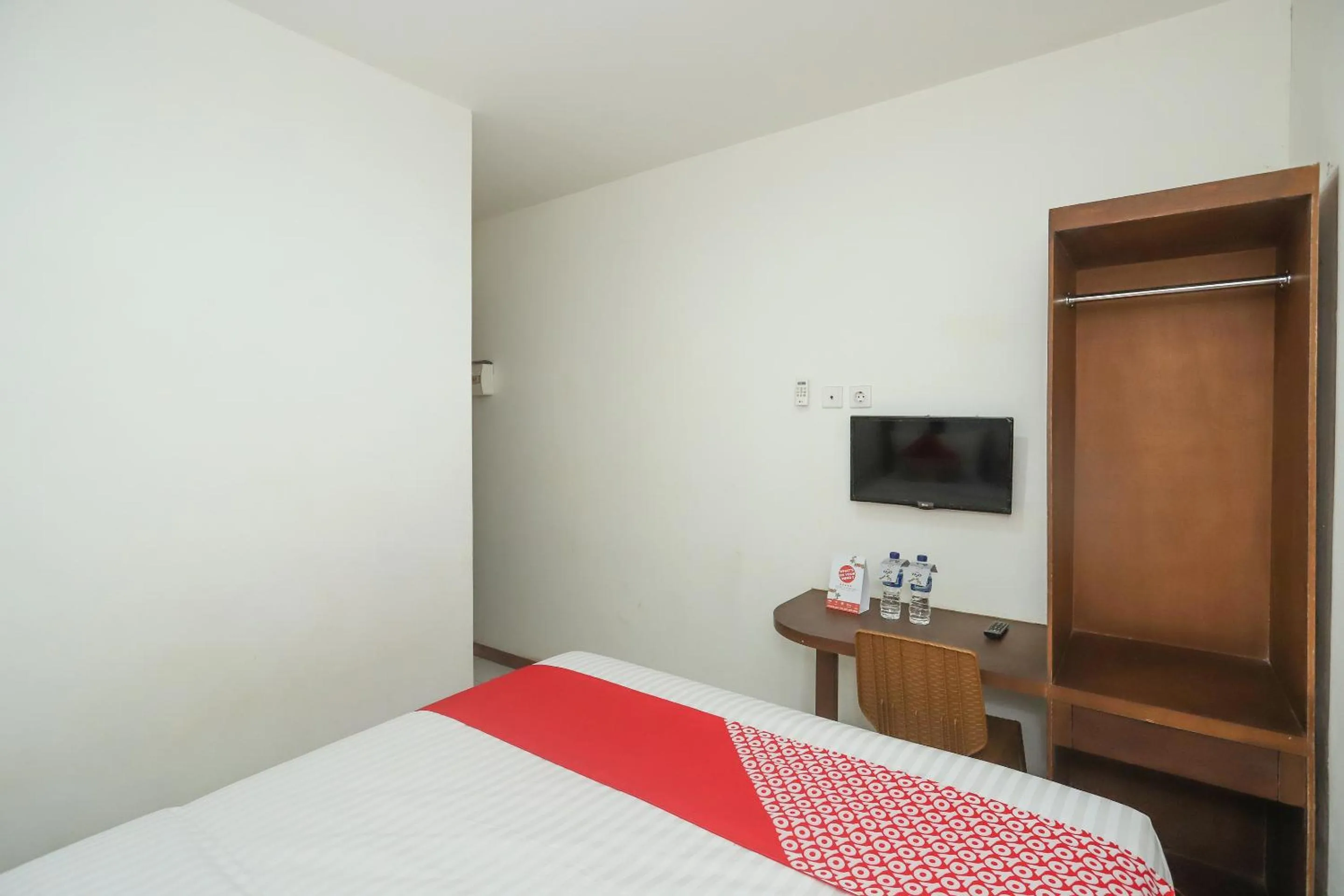 Bedroom, Bed in OYO 1582 Bungo Guest House