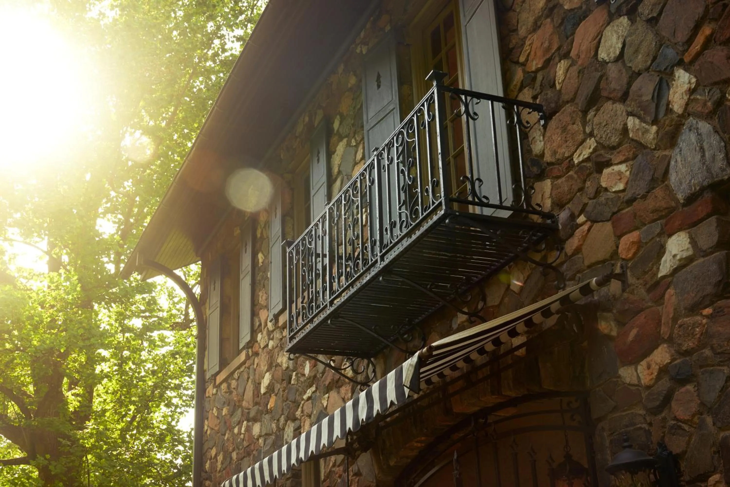 Property building in Emory Conference Center Hotel