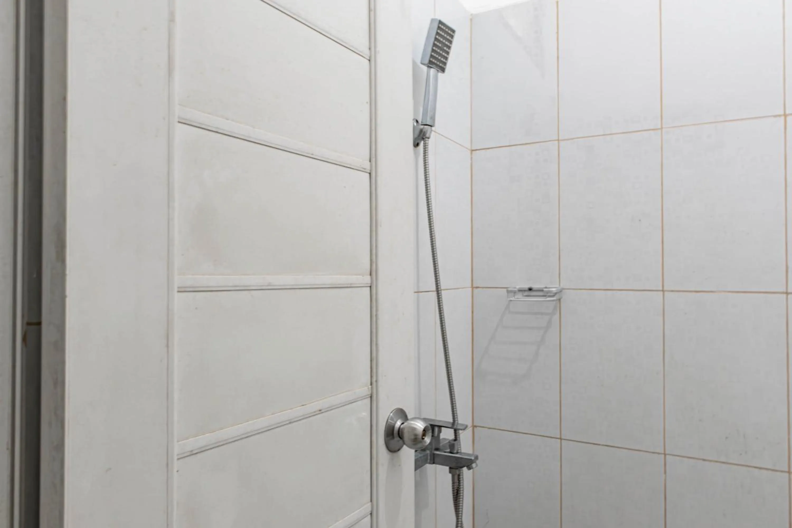 Bathroom in Hotel O Kambang Iwak Area Near Kambang Iwak Park Formerly Kerangga