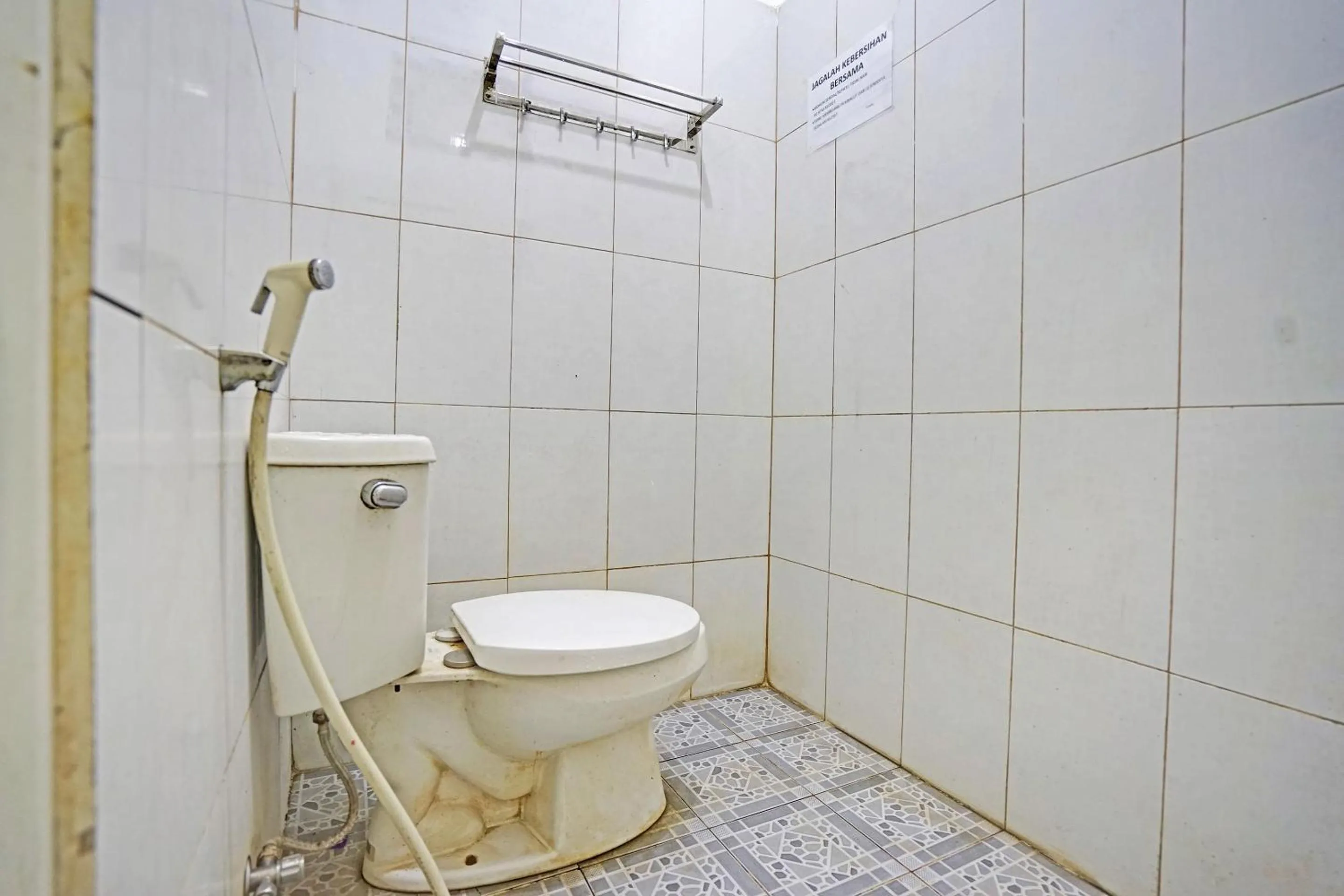 Bathroom in Hotel O Kambang Iwak Area Near Kambang Iwak Park Formerly Kerangga