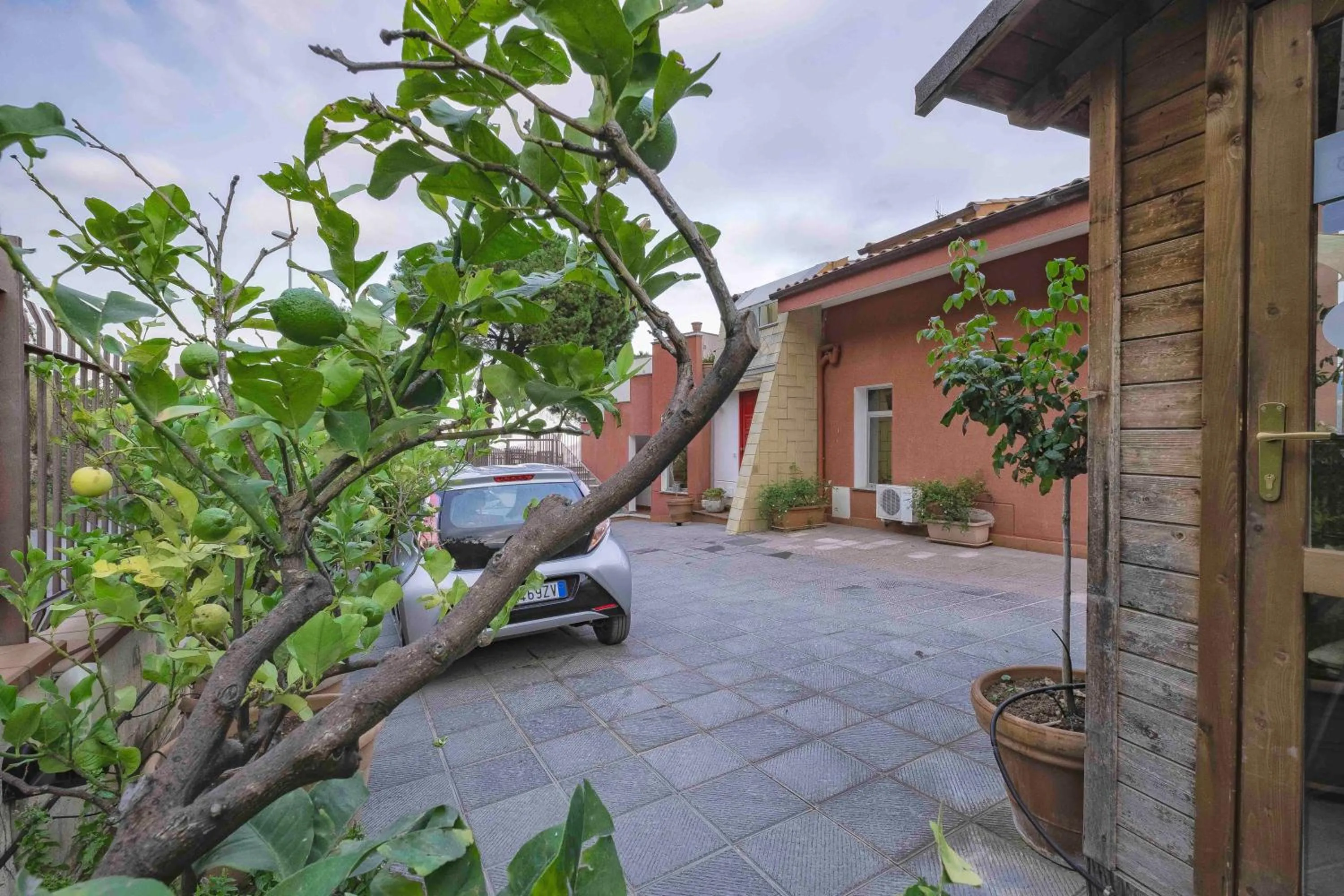 Facade/entrance in BnB Casa Rossa
