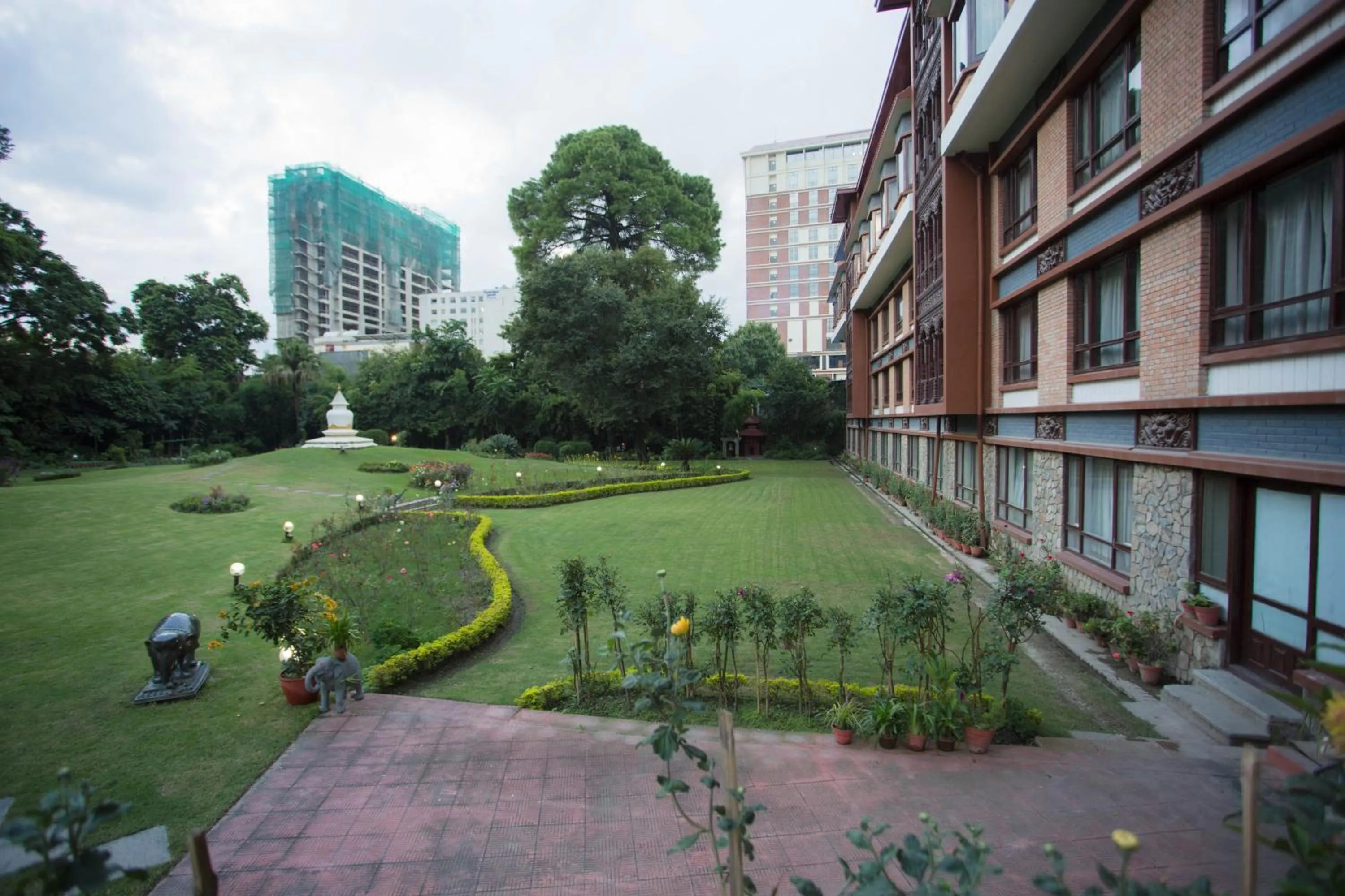 Garden in The Malla Hotel - Thamel, 2 km to Swayambhunath Temple
