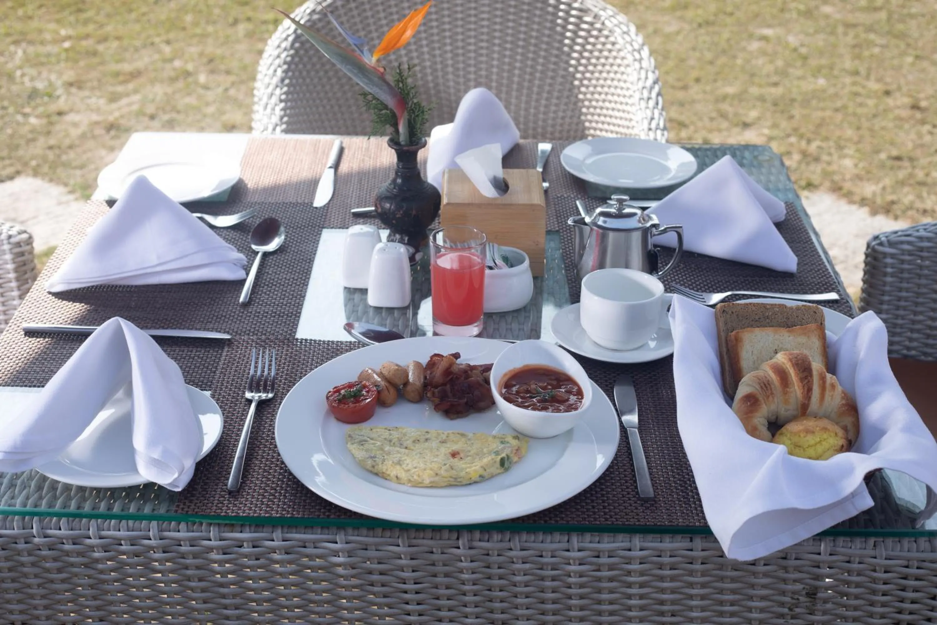Breakfast in The Malla Hotel - Thamel, 2 km to Swayambhunath Temple