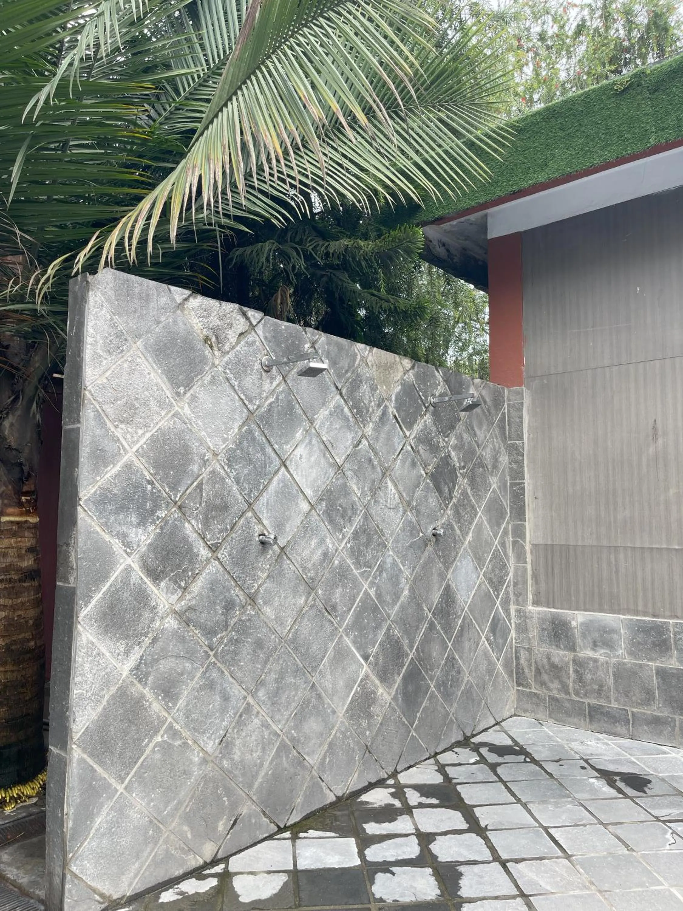 Shower in The Malla Hotel - Thamel, 2 km to Swayambhunath Temple