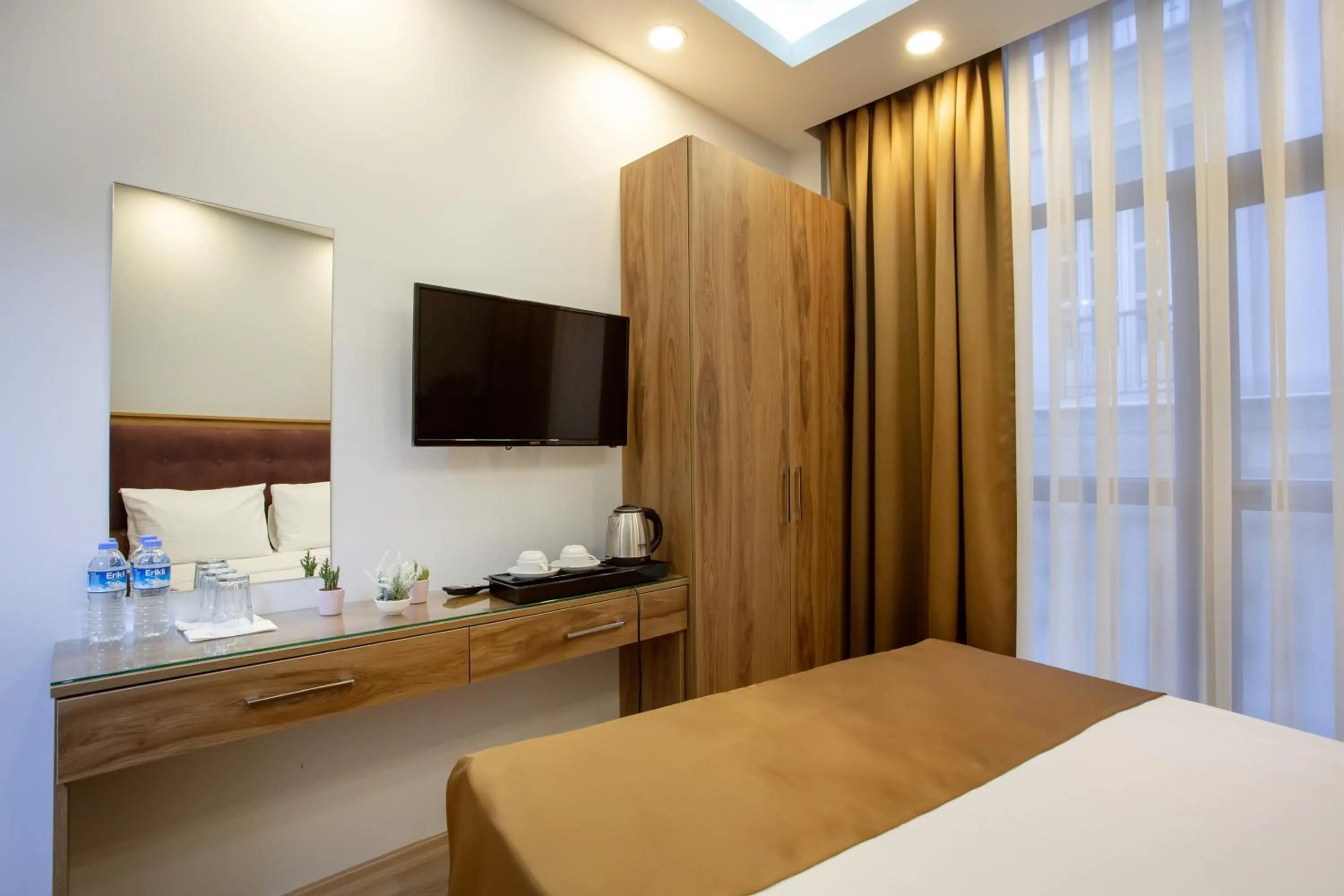 TV and multimedia, Bed in West Palace