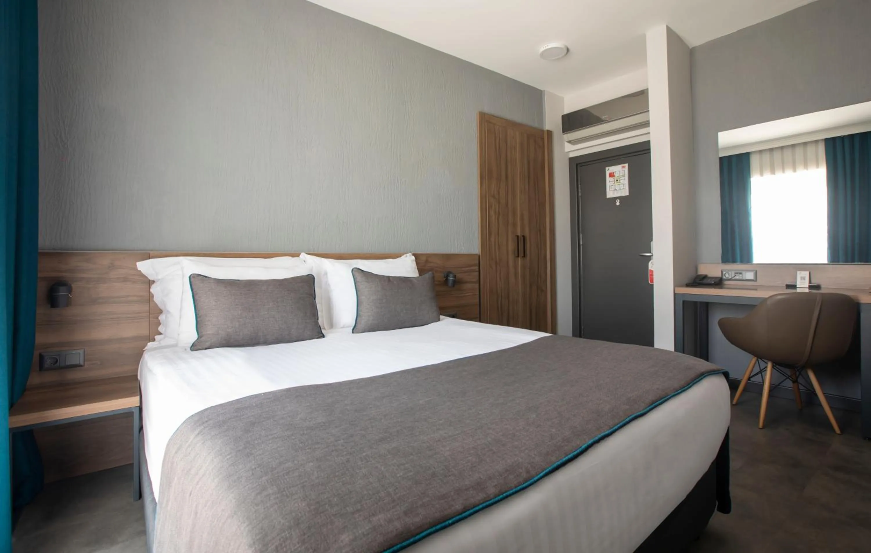 Bedroom, Bed in Falcon 1511