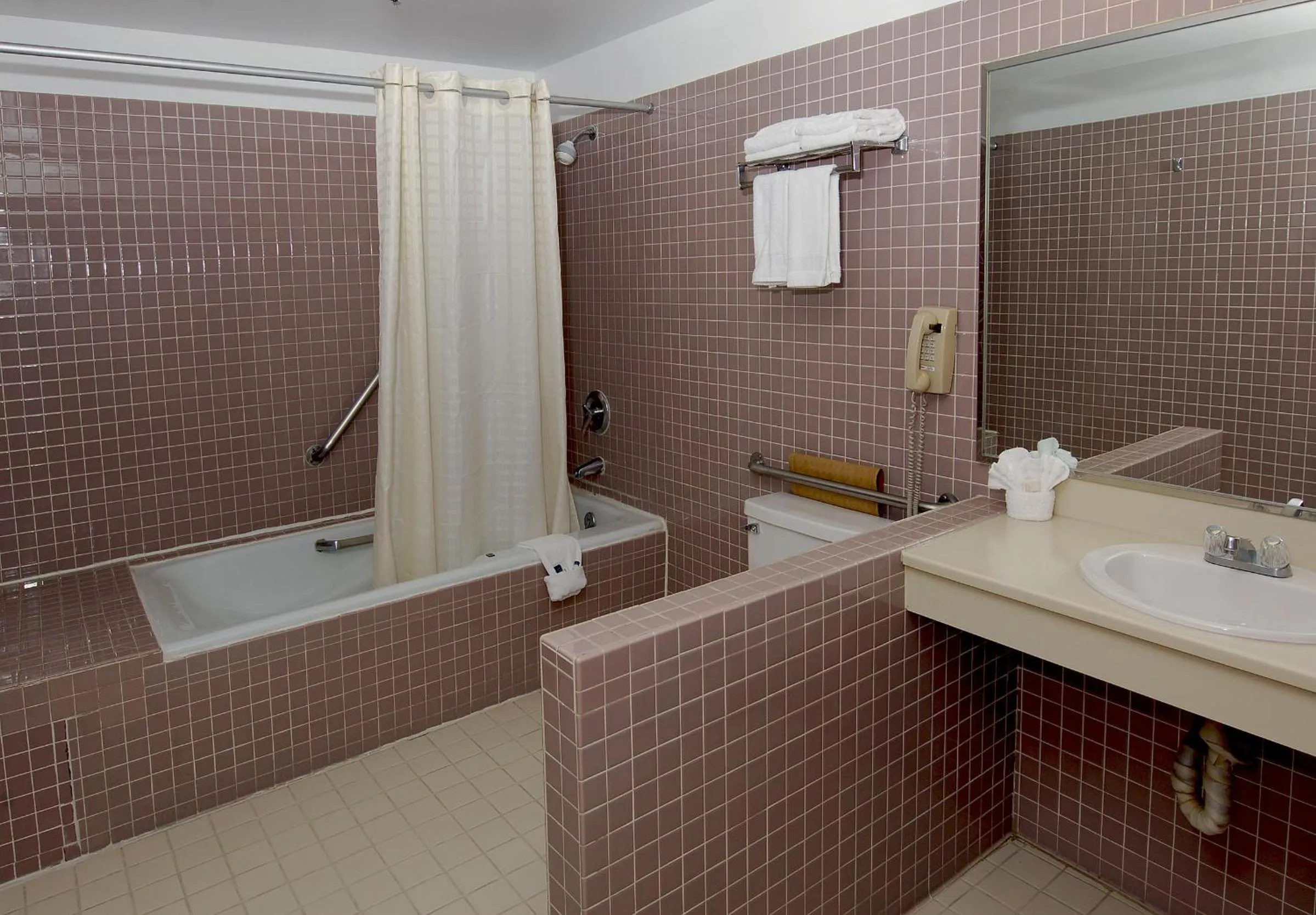 Bed in Metro Plaza Hotel