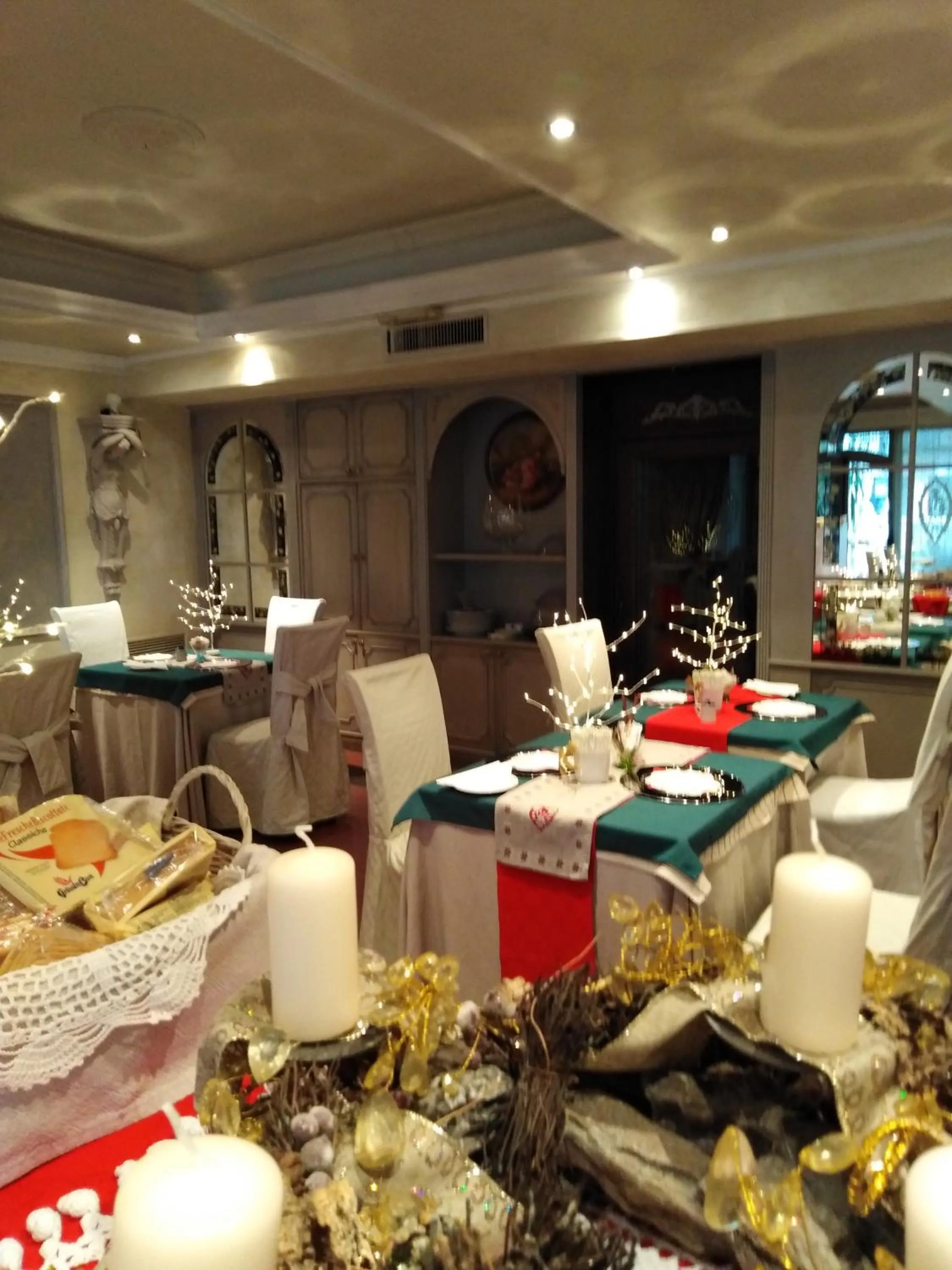 Buffet breakfast in Hotel Vandelli