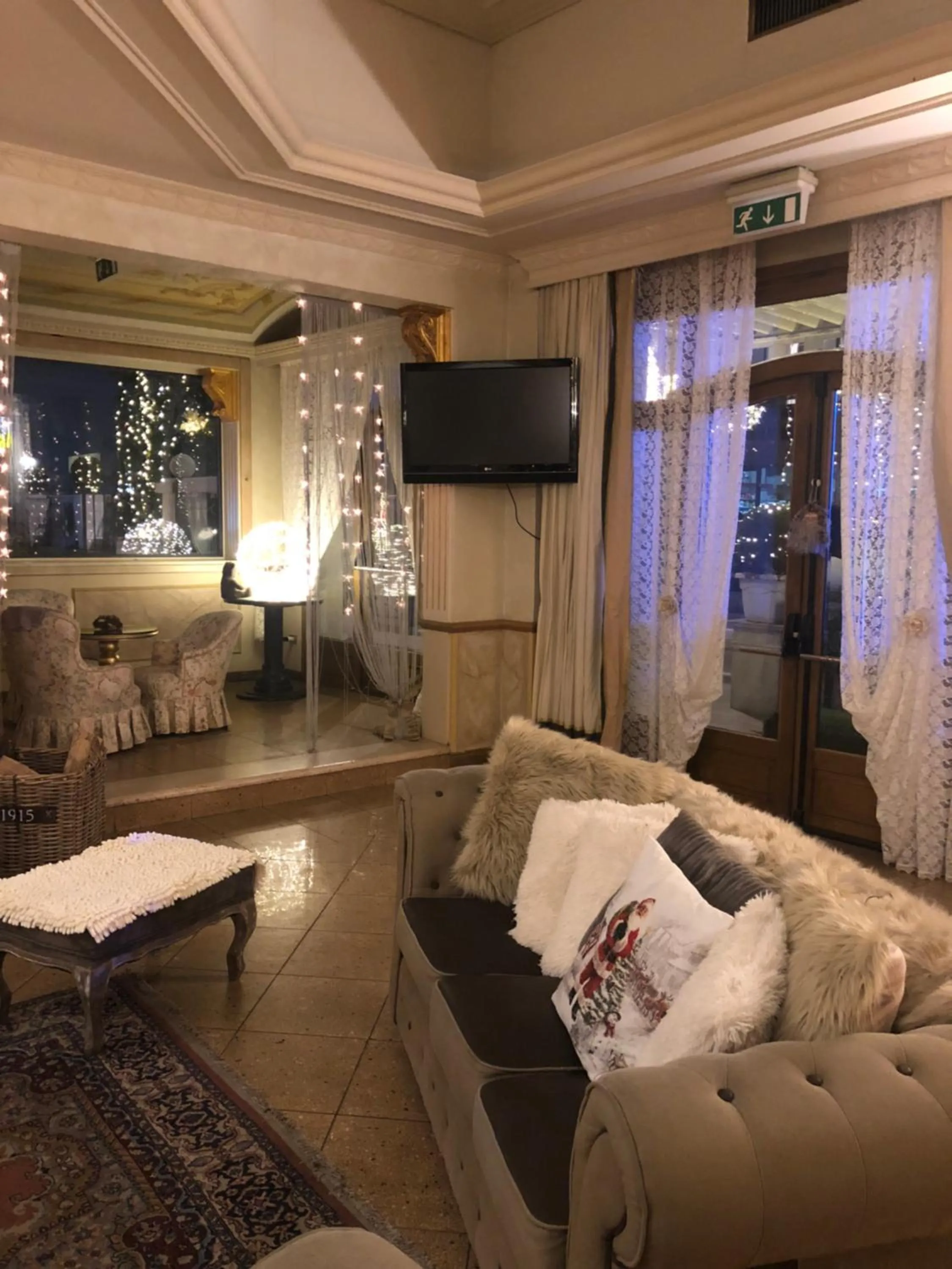 Communal lounge/ TV room in Hotel Vandelli