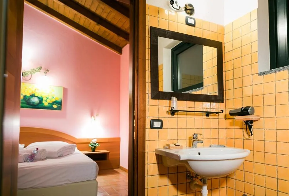 Bathroom, Bed in Fondo Brugarolo B&B