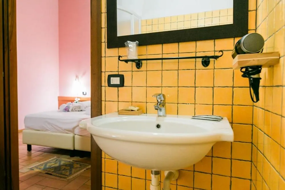 Bathroom, Bed in Fondo Brugarolo B&B