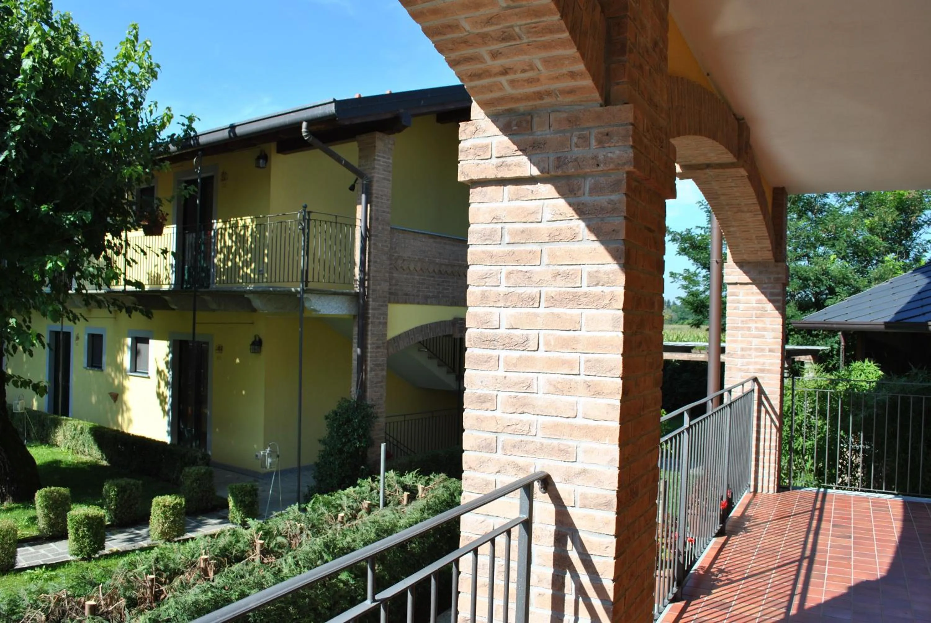 Facade/entrance in Fondo Brugarolo B&B