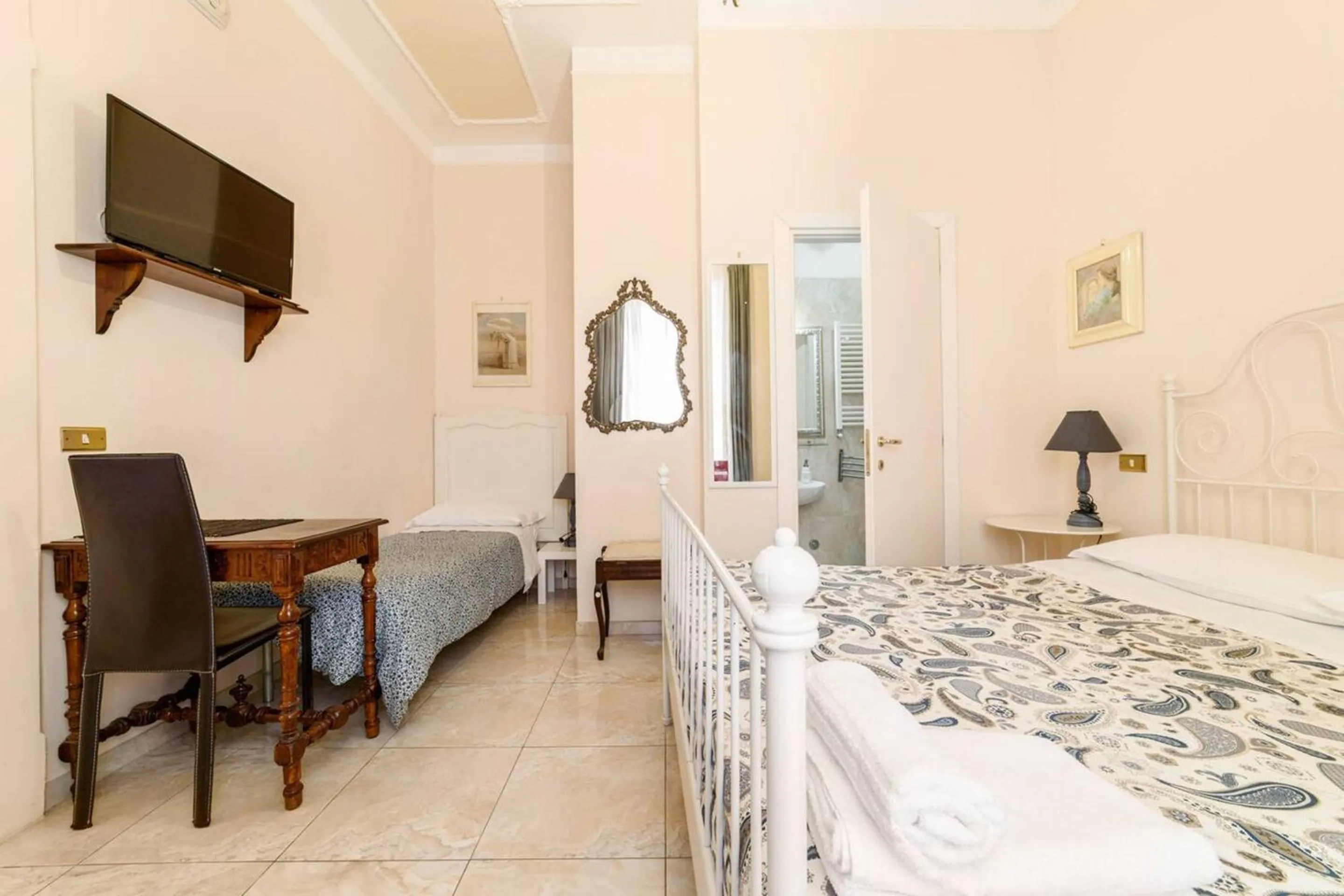 Bed in Borgo Antico Santa Lucia