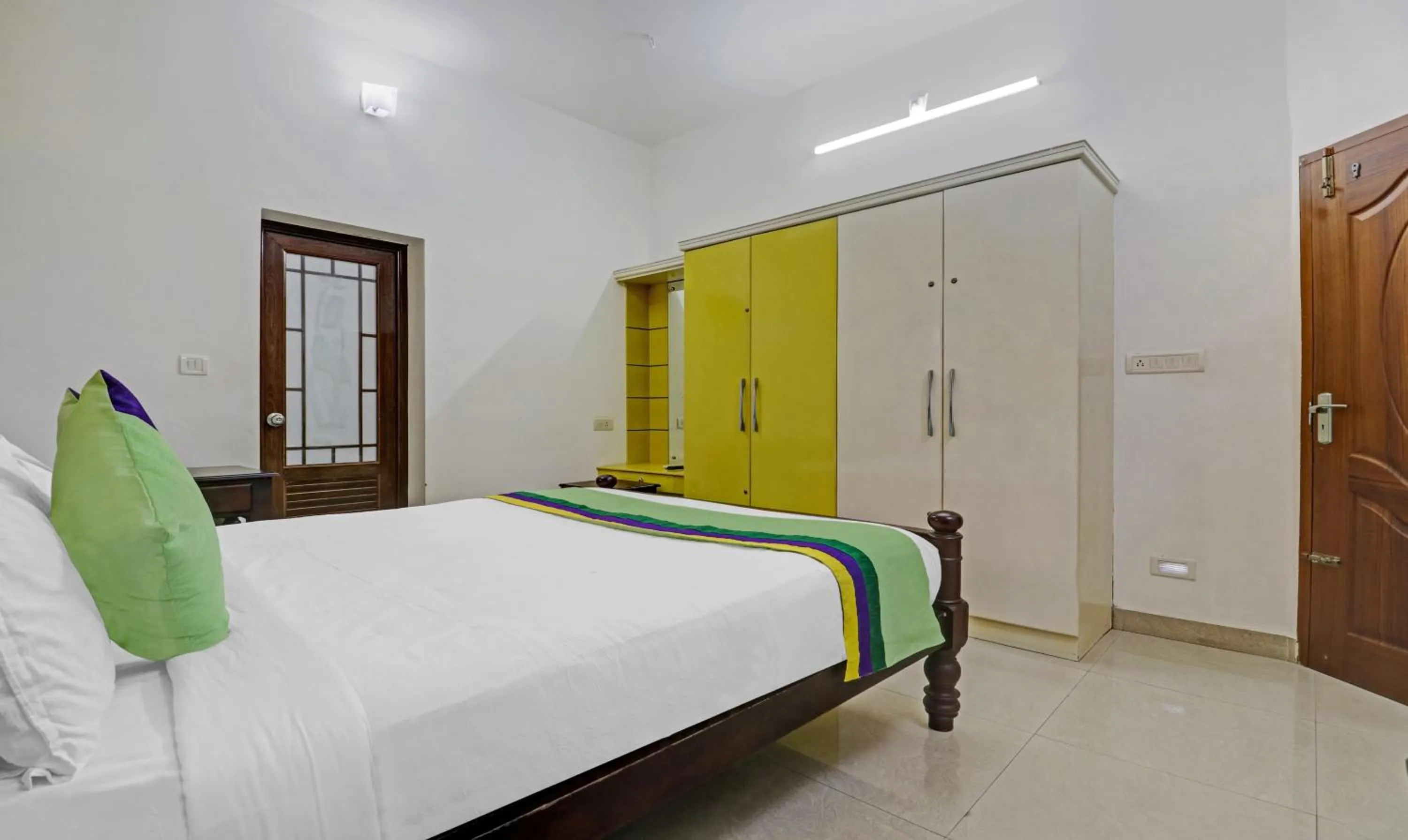 Bed in Treebo Backpackers Inn