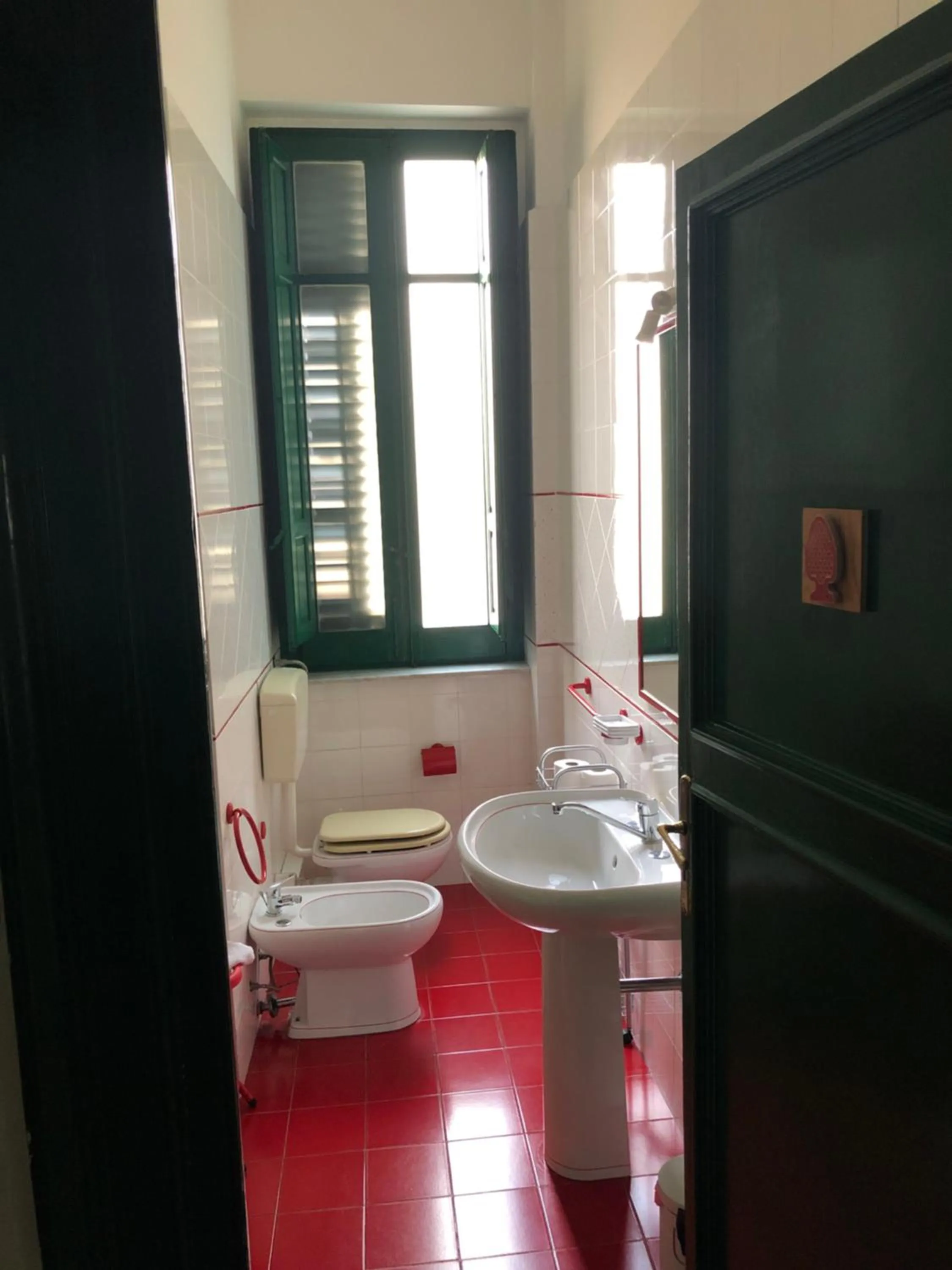 Shower in Cosmopolitan Palermo