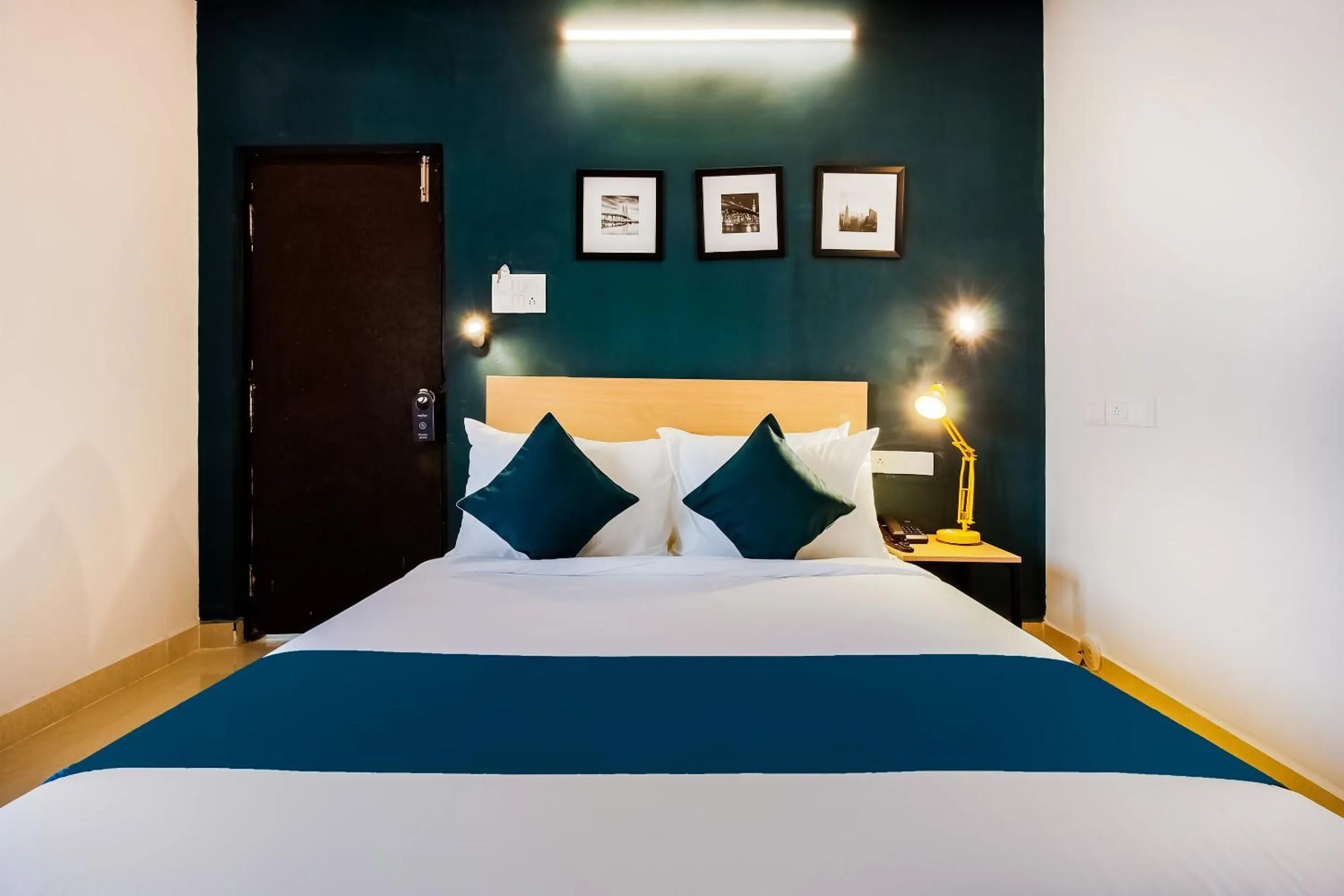 Bedroom, Bed in Super Hotel O GACHIBOWLI BESIDE DLF