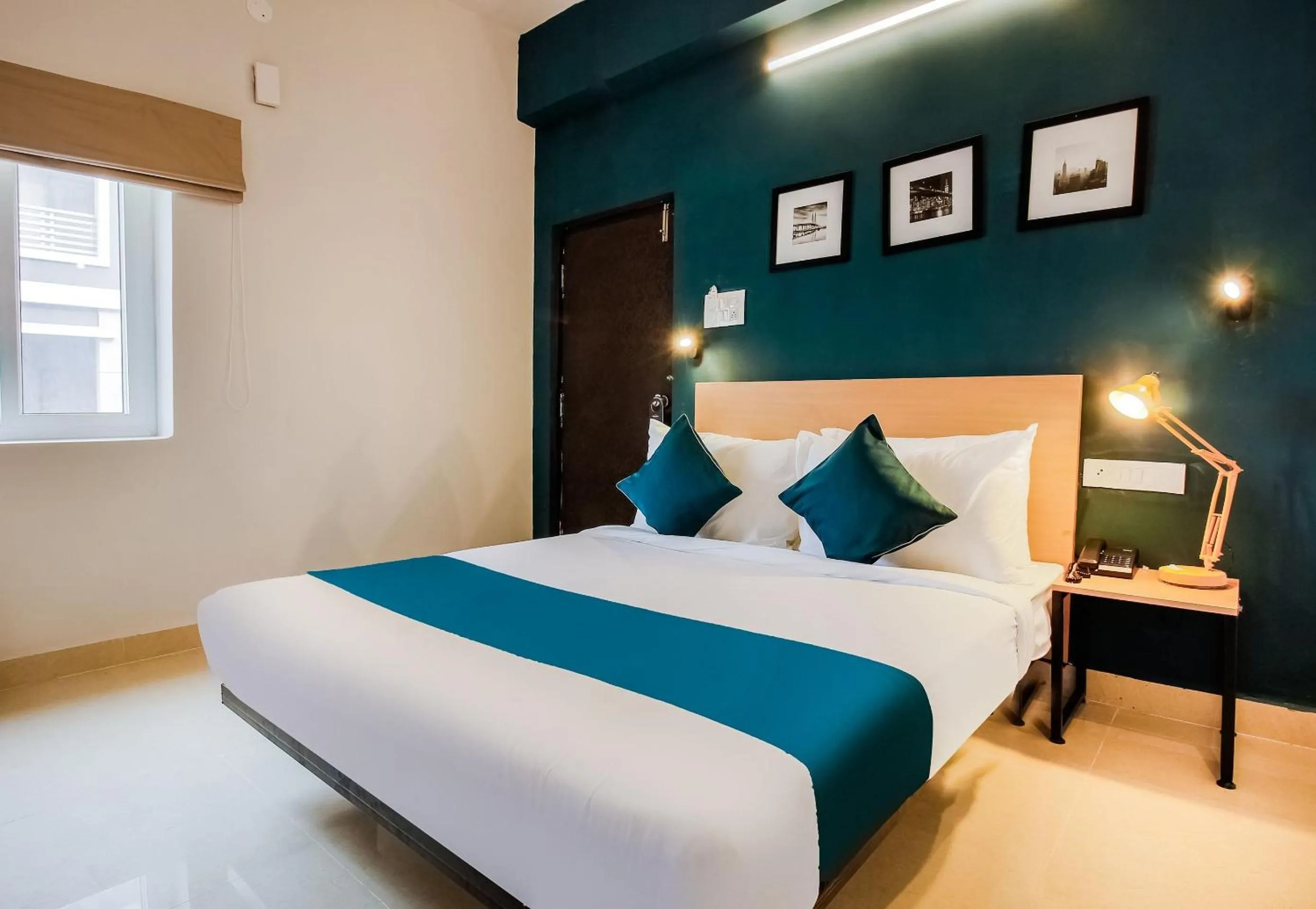 Bedroom, Bed in Super Hotel O GACHIBOWLI BESIDE DLF