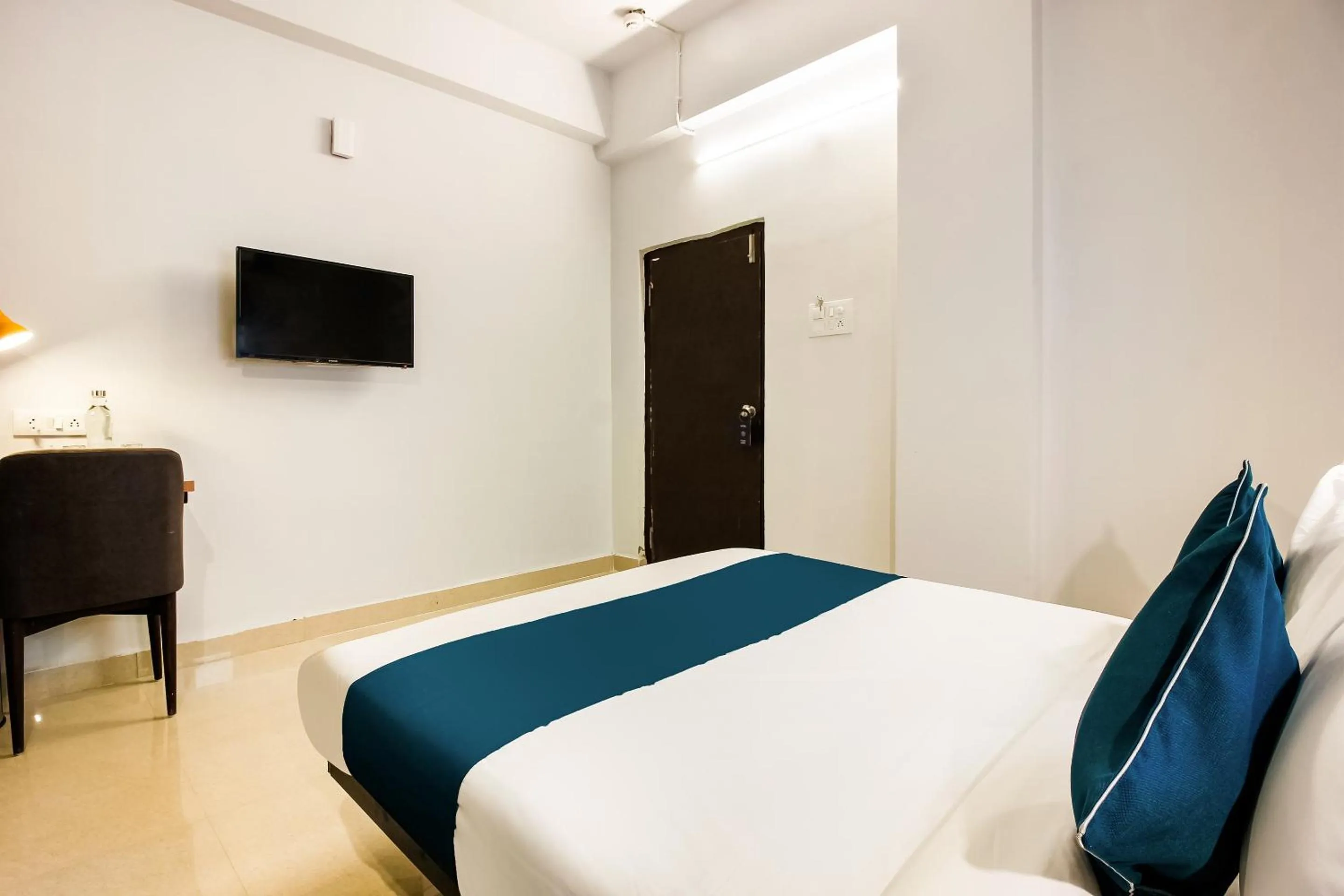 Bedroom, Bed in Super Hotel O GACHIBOWLI BESIDE DLF