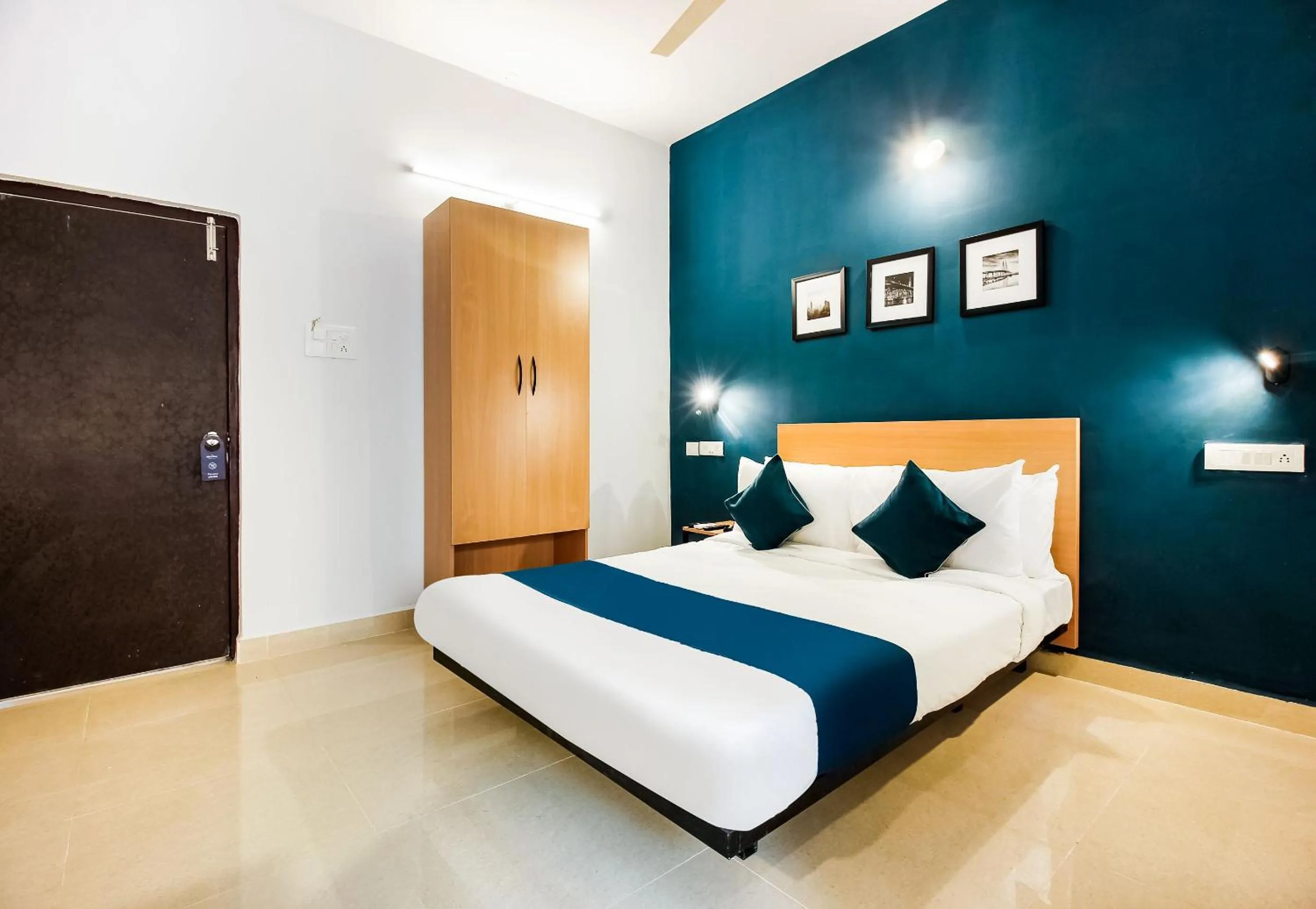 Bedroom, Bed in Super Hotel O GACHIBOWLI BESIDE DLF