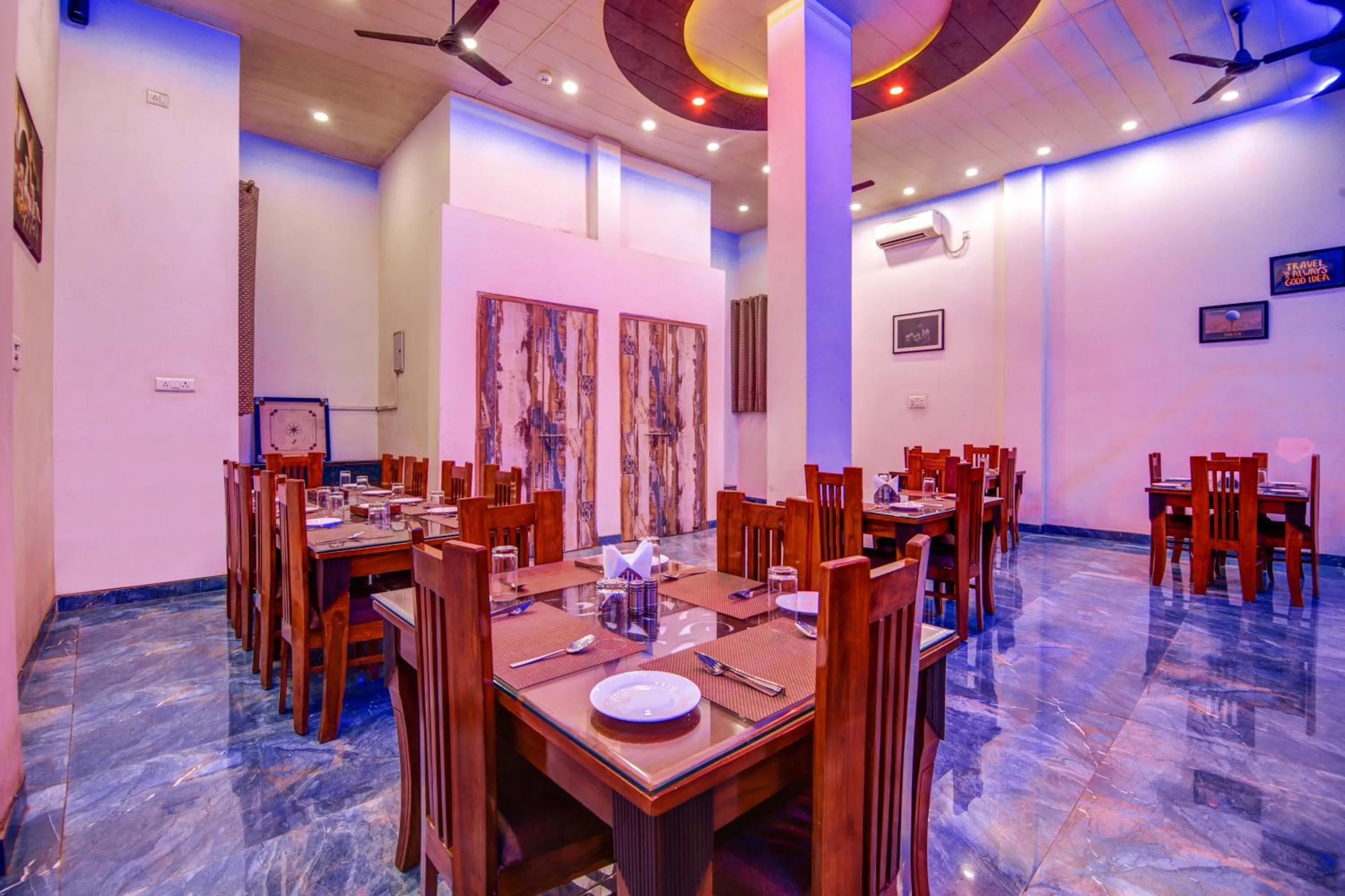 Restaurant/places to eat in Gracious by Vishesh Hotels & Home Stay
