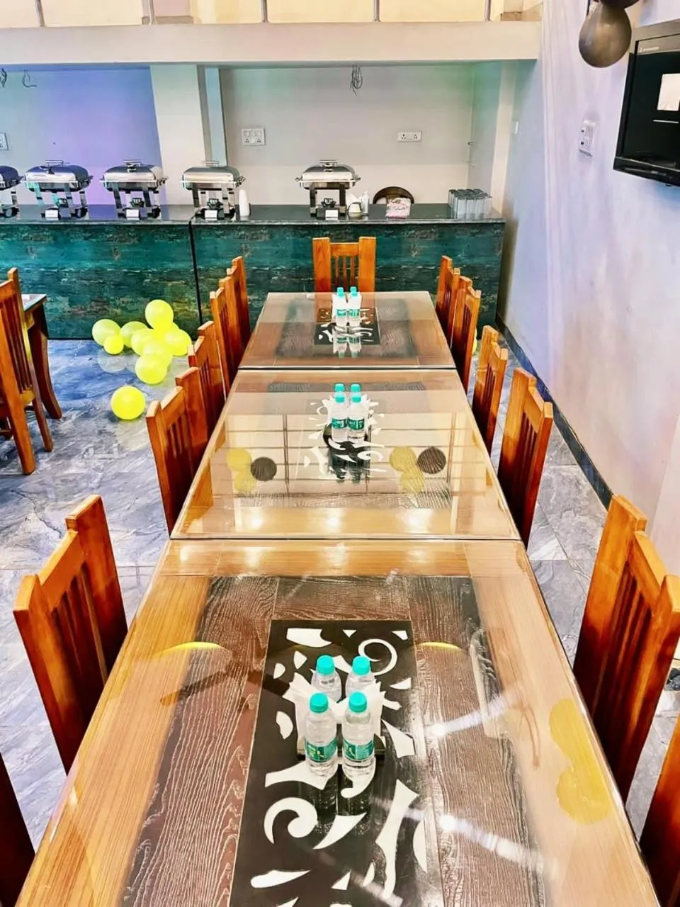 Restaurant/places to eat in Gracious by Vishesh Hotels & Home Stay