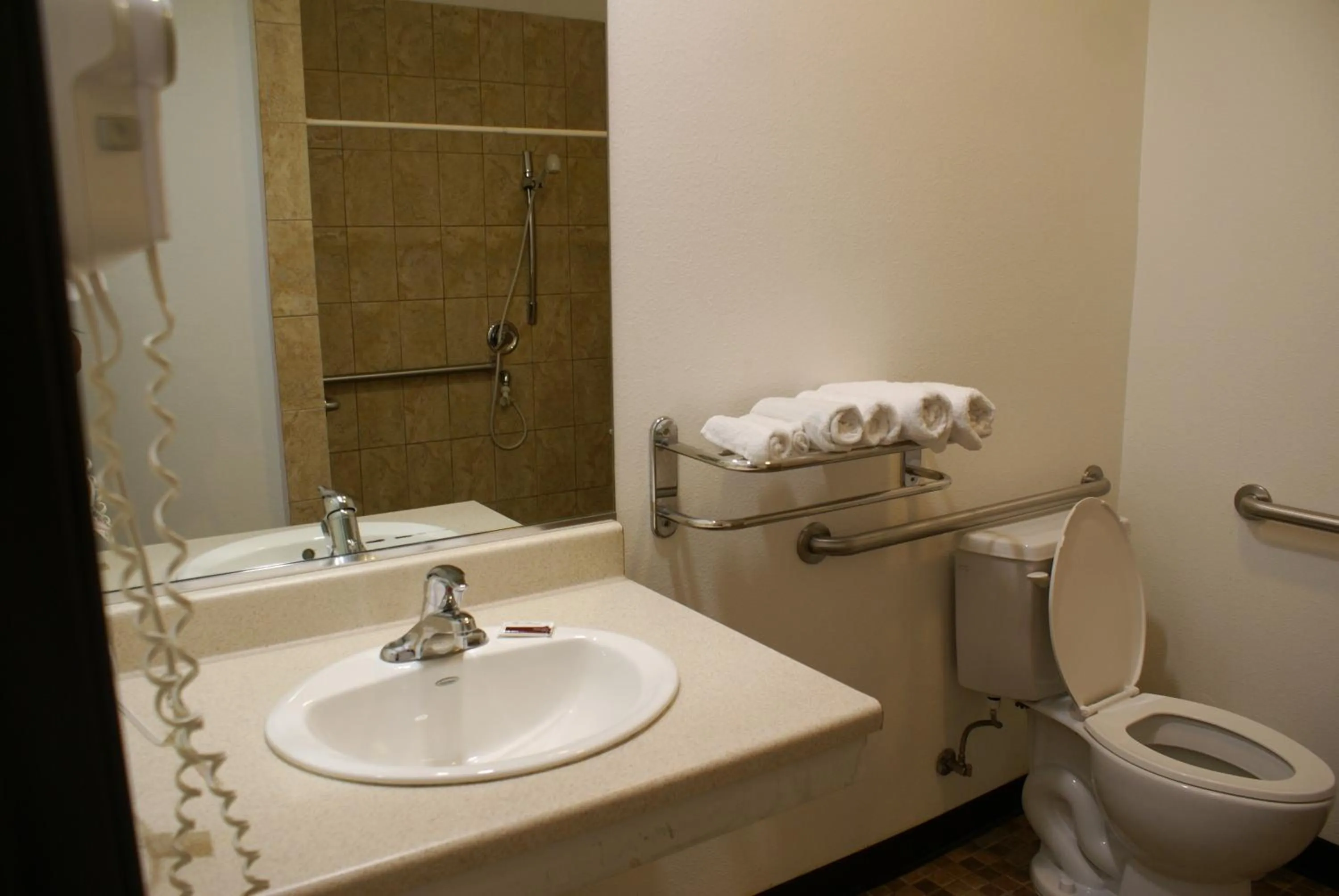 Shower in Harborview Inn & Suites-Convention Center-Airport-Gaslamp-Seaworld-Zoo-Balboa Park