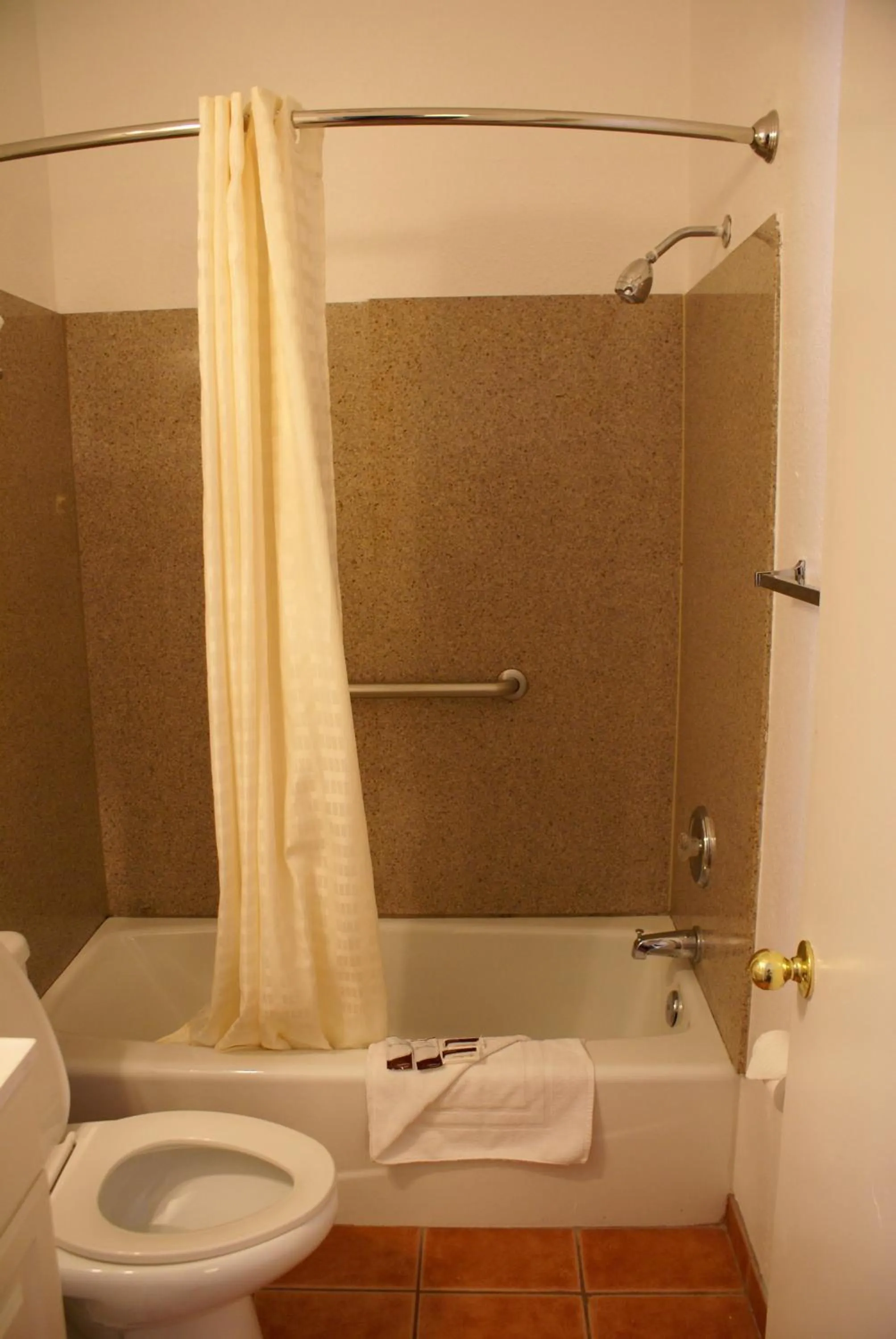 Toilet in Harborview Inn & Suites-Convention Center-Airport-Gaslamp-Seaworld-Zoo-Balboa Park