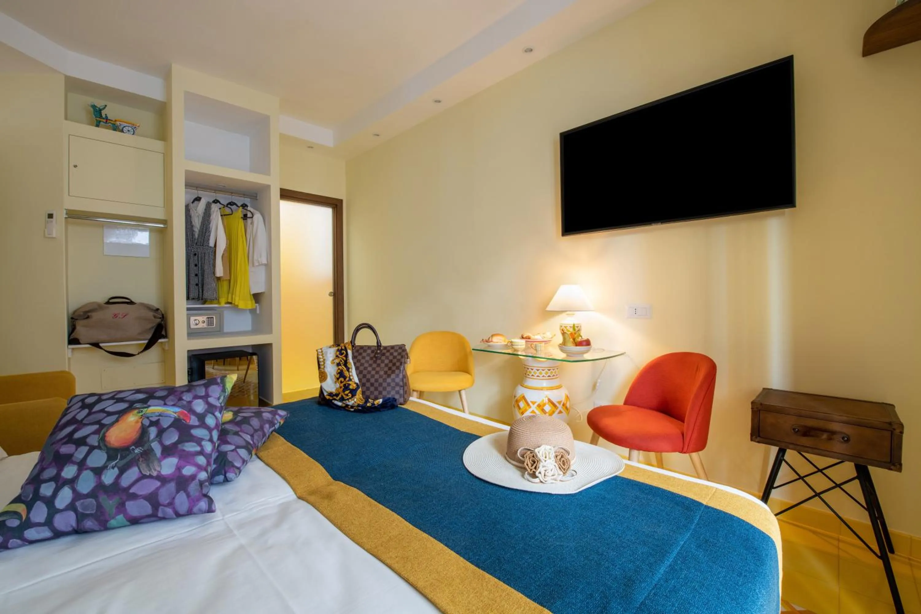 TV and multimedia, Bed in Aquae Romanae Piazza Lauro