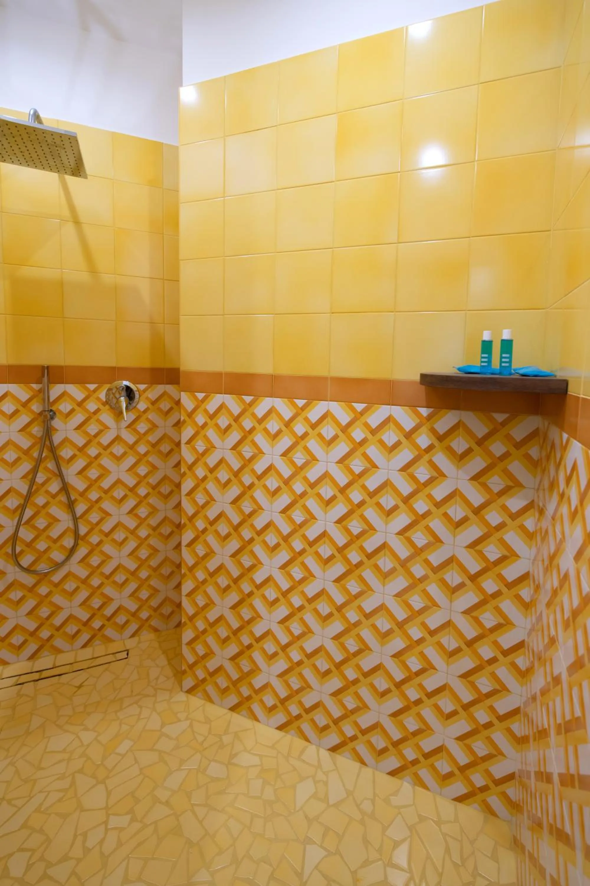 Shower in Aquae Romanae Piazza Lauro