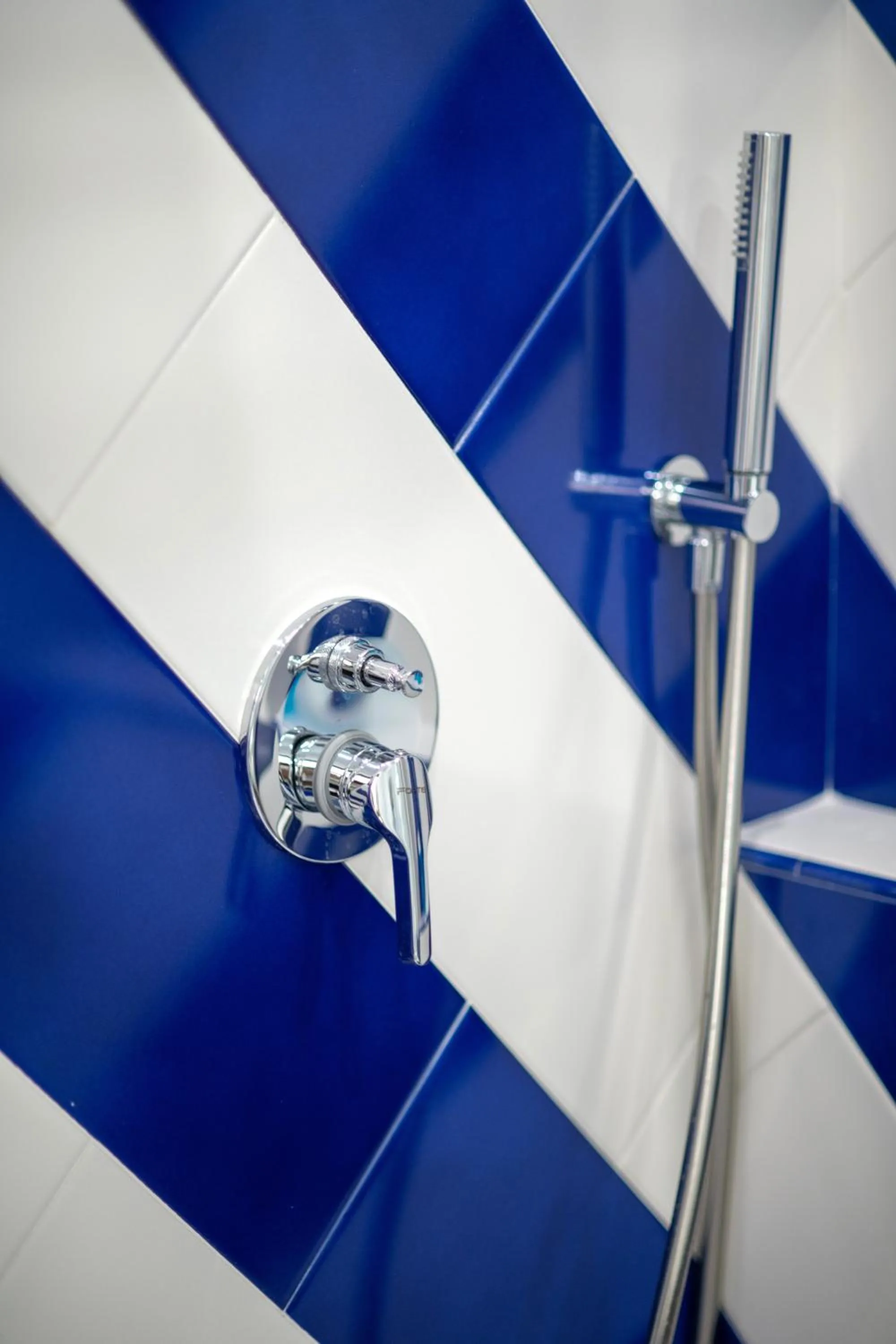 Shower in Aquae Romanae Piazza Lauro