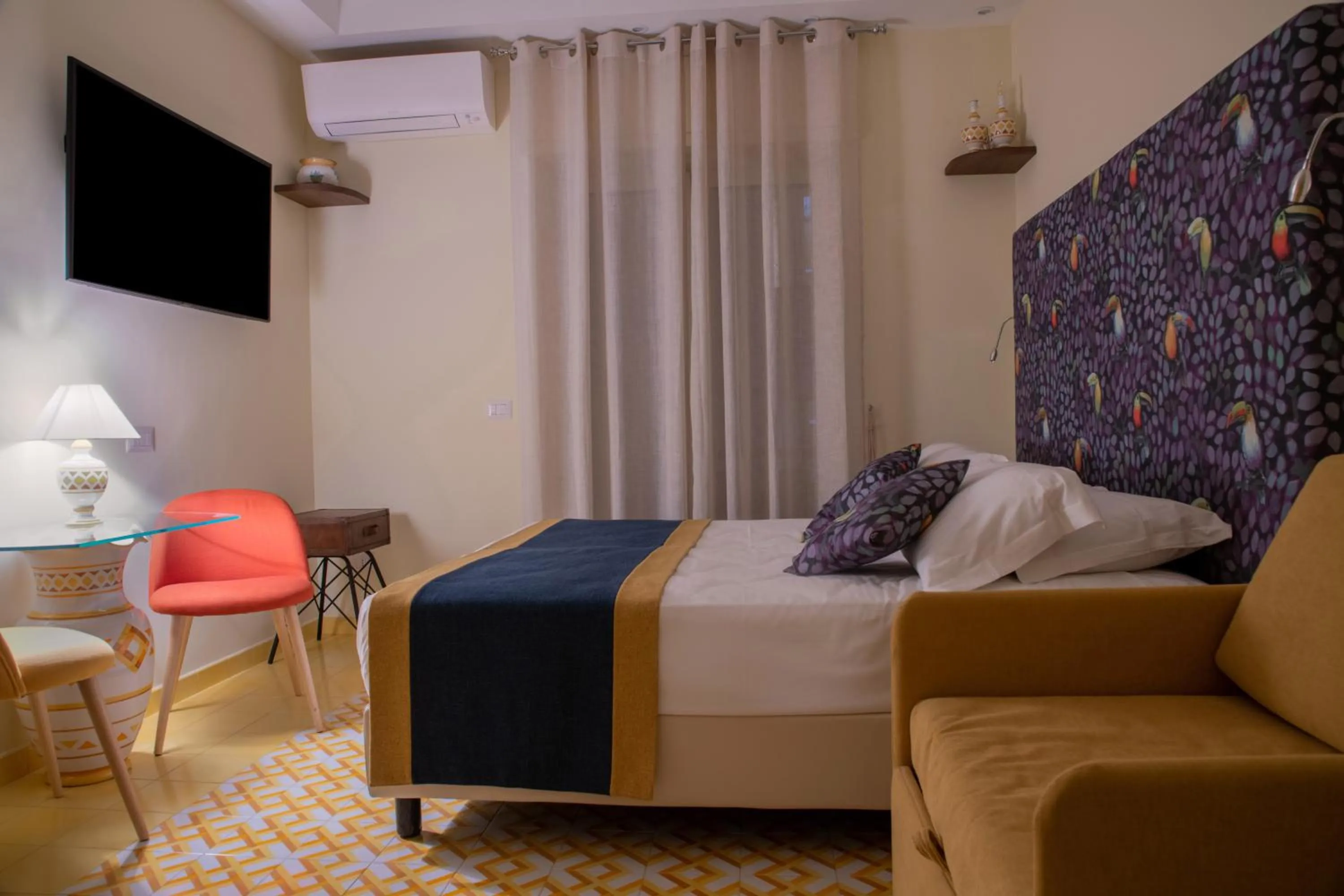 TV and multimedia, Bed in Aquae Romanae Piazza Lauro