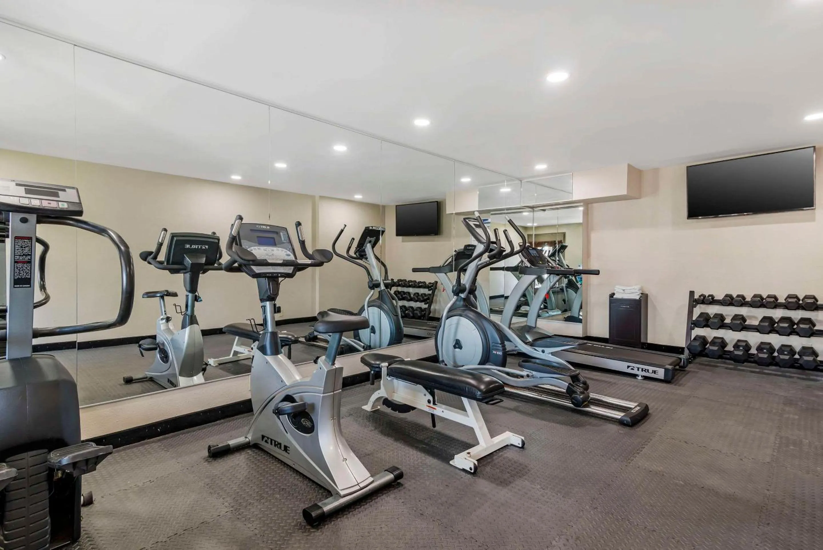 Fitness centre/facilities in Quality Inn & Suites Morrow Atlanta South